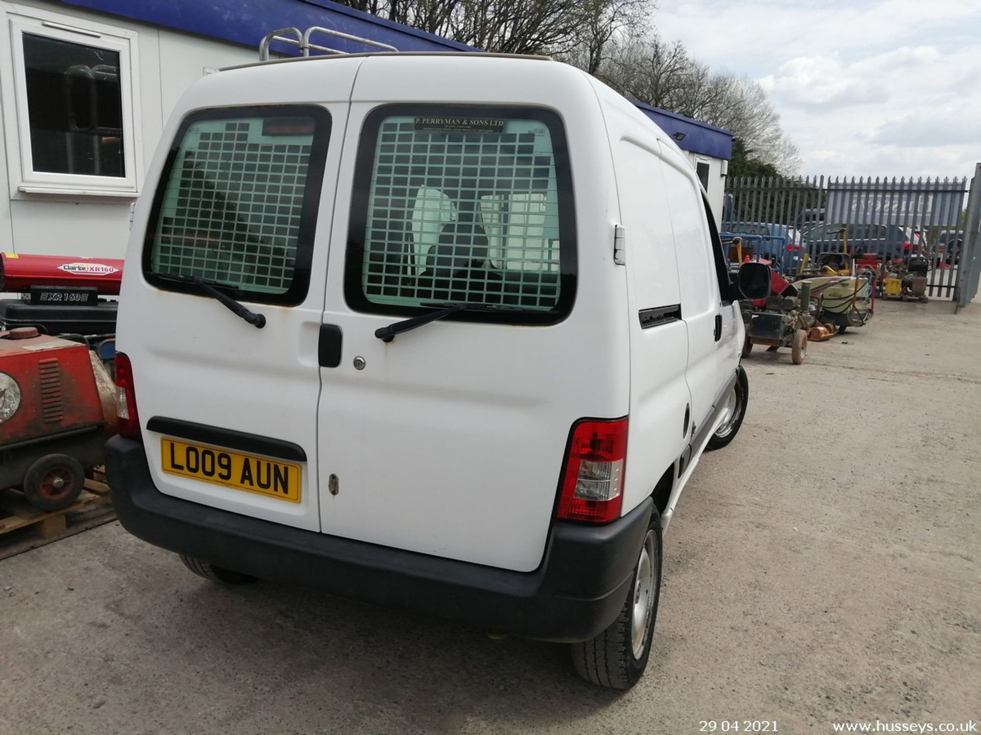 09/09 PEUGEOT PARTNER 800 ORIGIN HDI - 1560cc Van (White, 161k) - Image 6 of 11