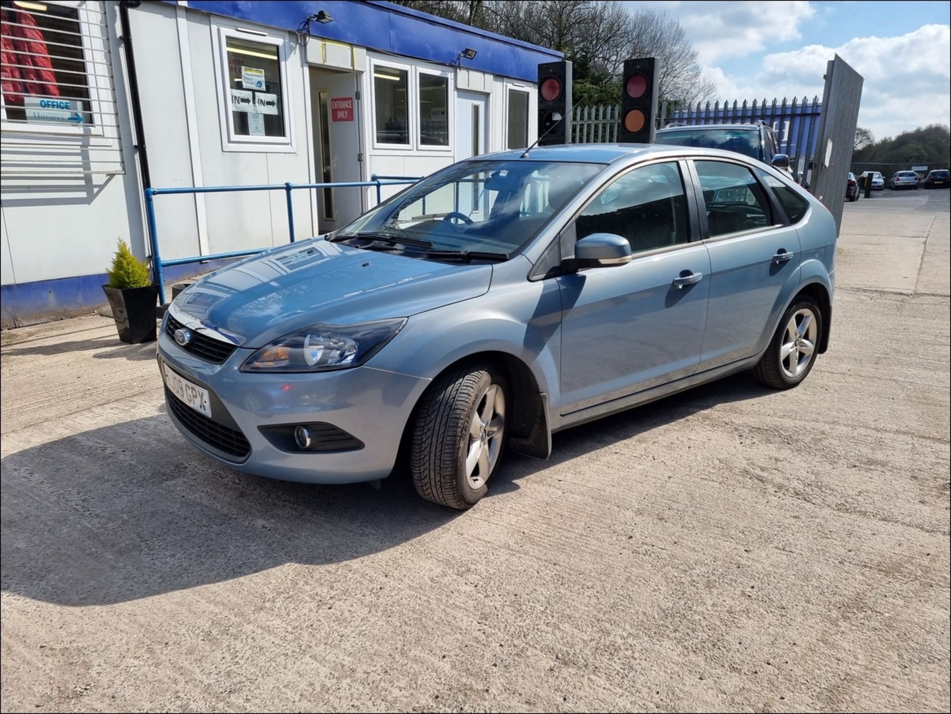 09/09 FORD FOCUS ZETEC TDCI 109 - 1560cc 5dr Hatchback (Blue, 91k) - Image 4 of 15