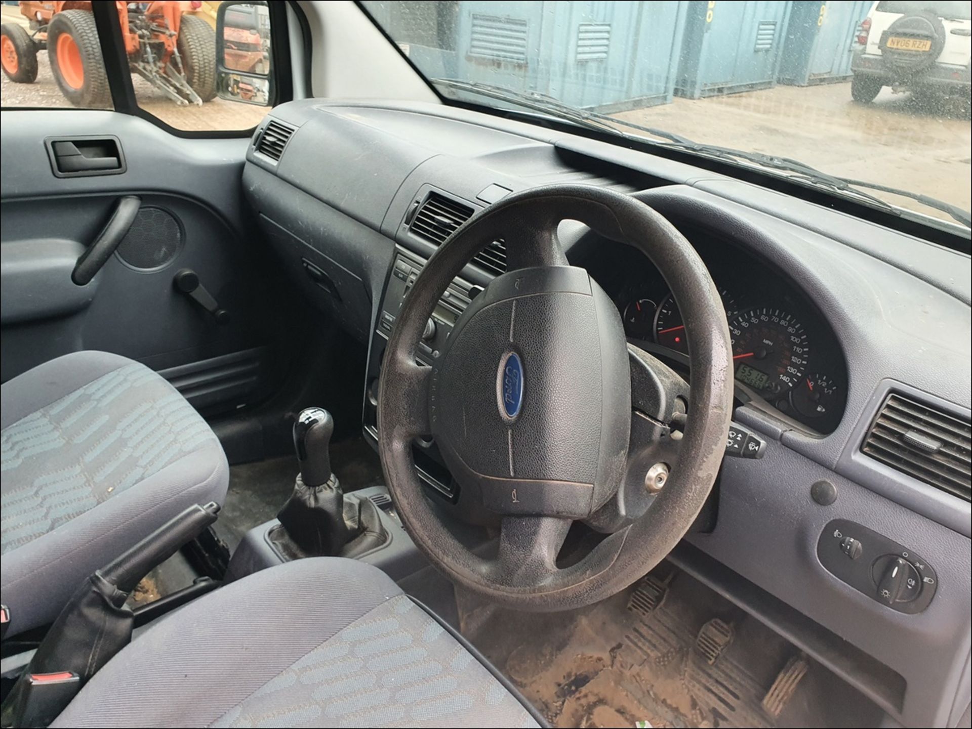 07/57 FORD TRANSIT CONNECT T200 L75 - 1753cc 5dr Van (White) - Image 5 of 12