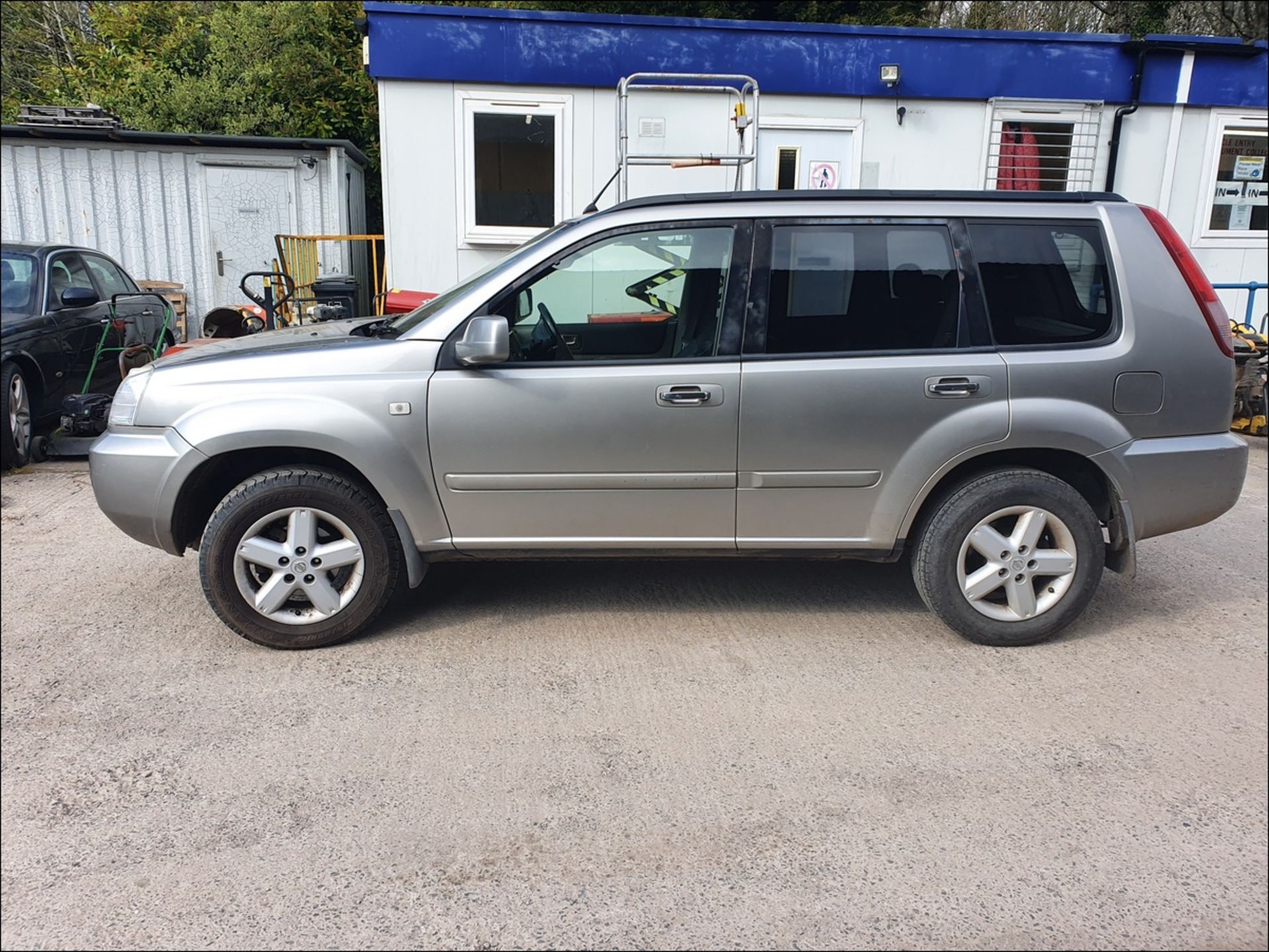 05/05 NISSAN X-TRAIL SVE - 2488cc 5dr Estate (Silver, 122k) - Image 4 of 11