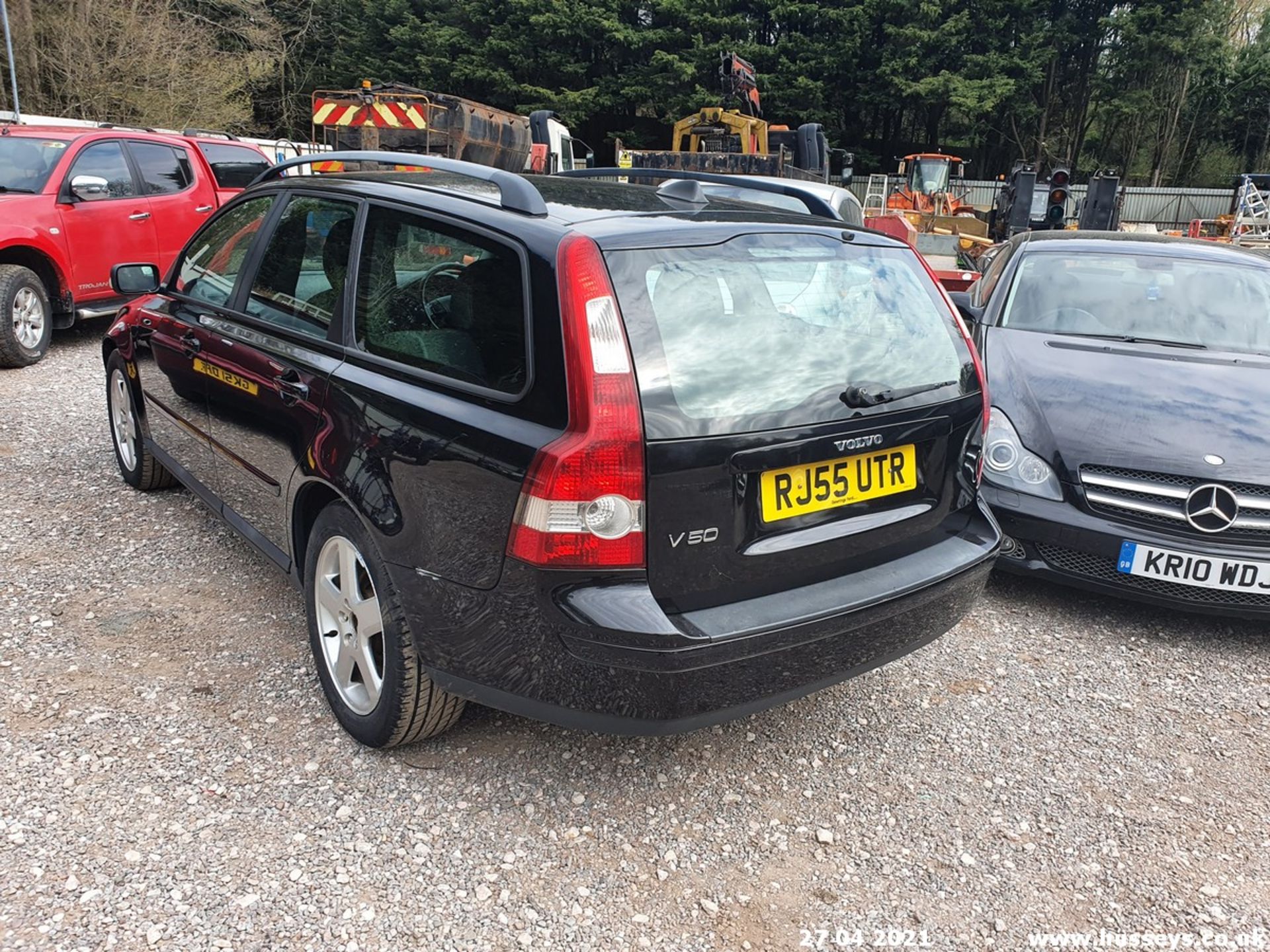 05/55 VOLVO V50 SE D (E4) - 1998cc 5dr Estate (Black, 104k) - Image 5 of 13