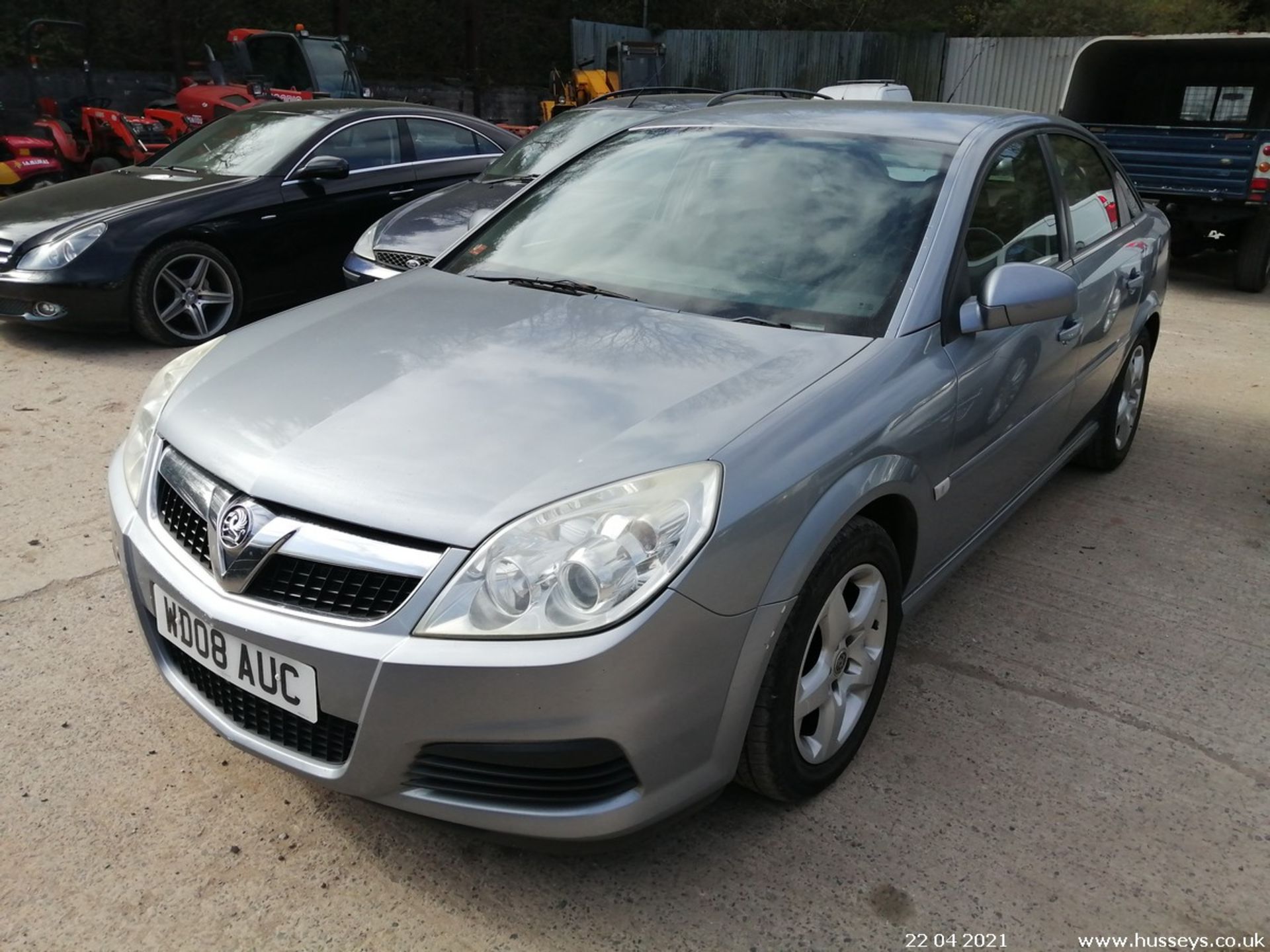 08/08 VAUXHALL VECTRA EXCLUSIV - 1796cc 5dr Hatchback (Silver) - Image 3 of 12