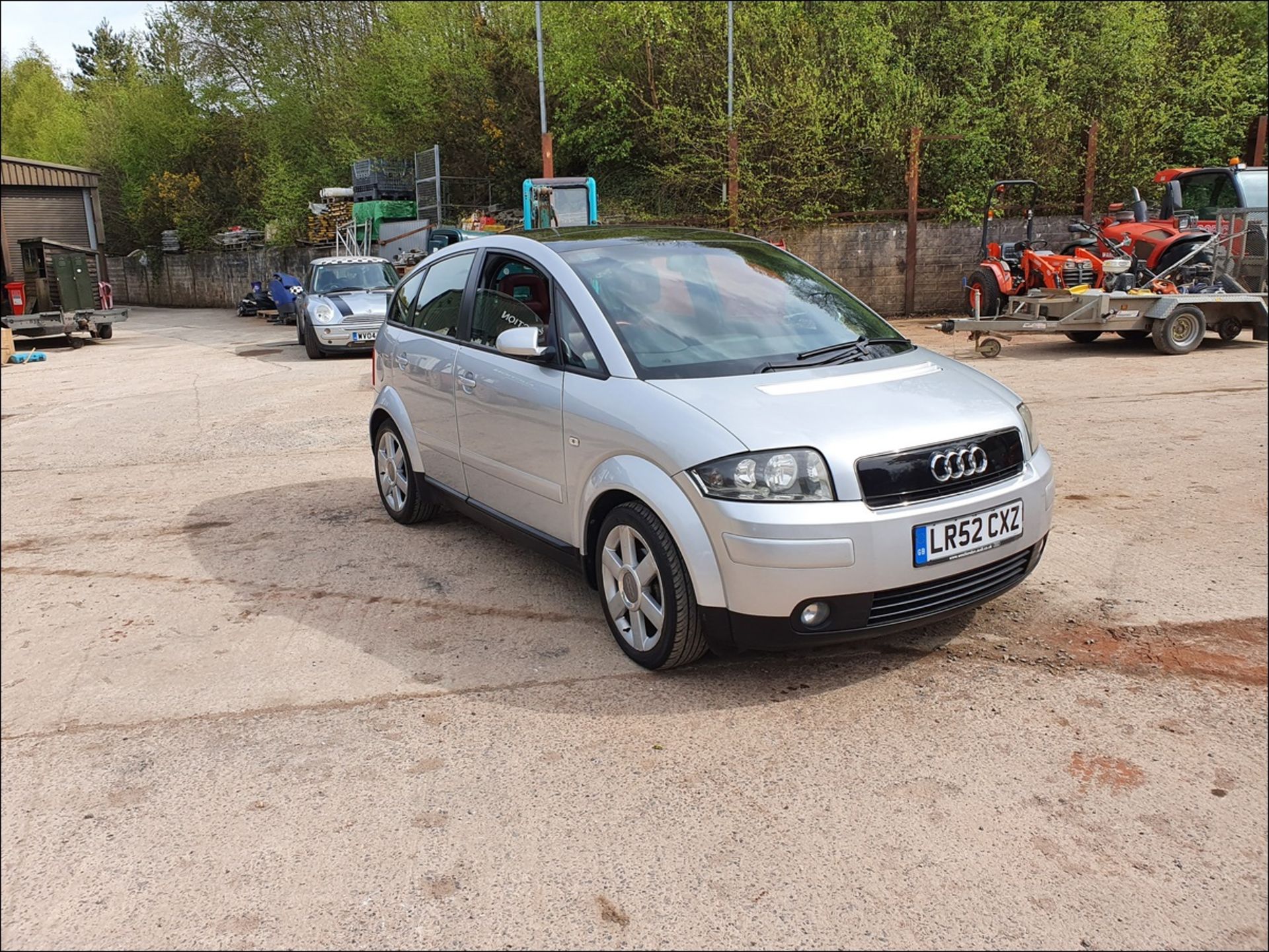 02/52 AUDI A2 FSI SE - 1598cc 5dr Hatchback (Silver, 71k) - Image 4 of 12