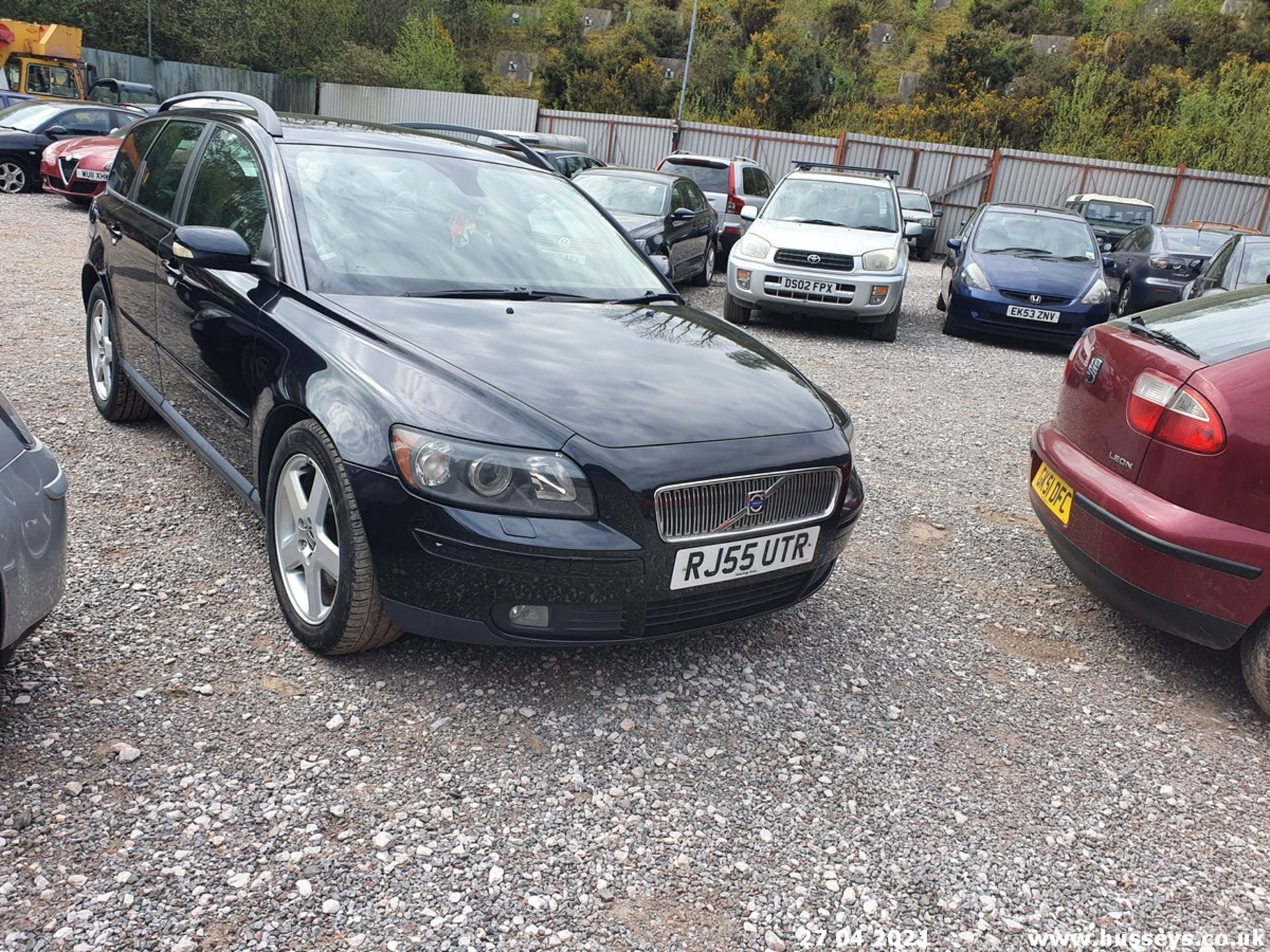 05/55 VOLVO V50 SE D (E4) - 1998cc 5dr Estate (Black, 104k) - Image 9 of 13