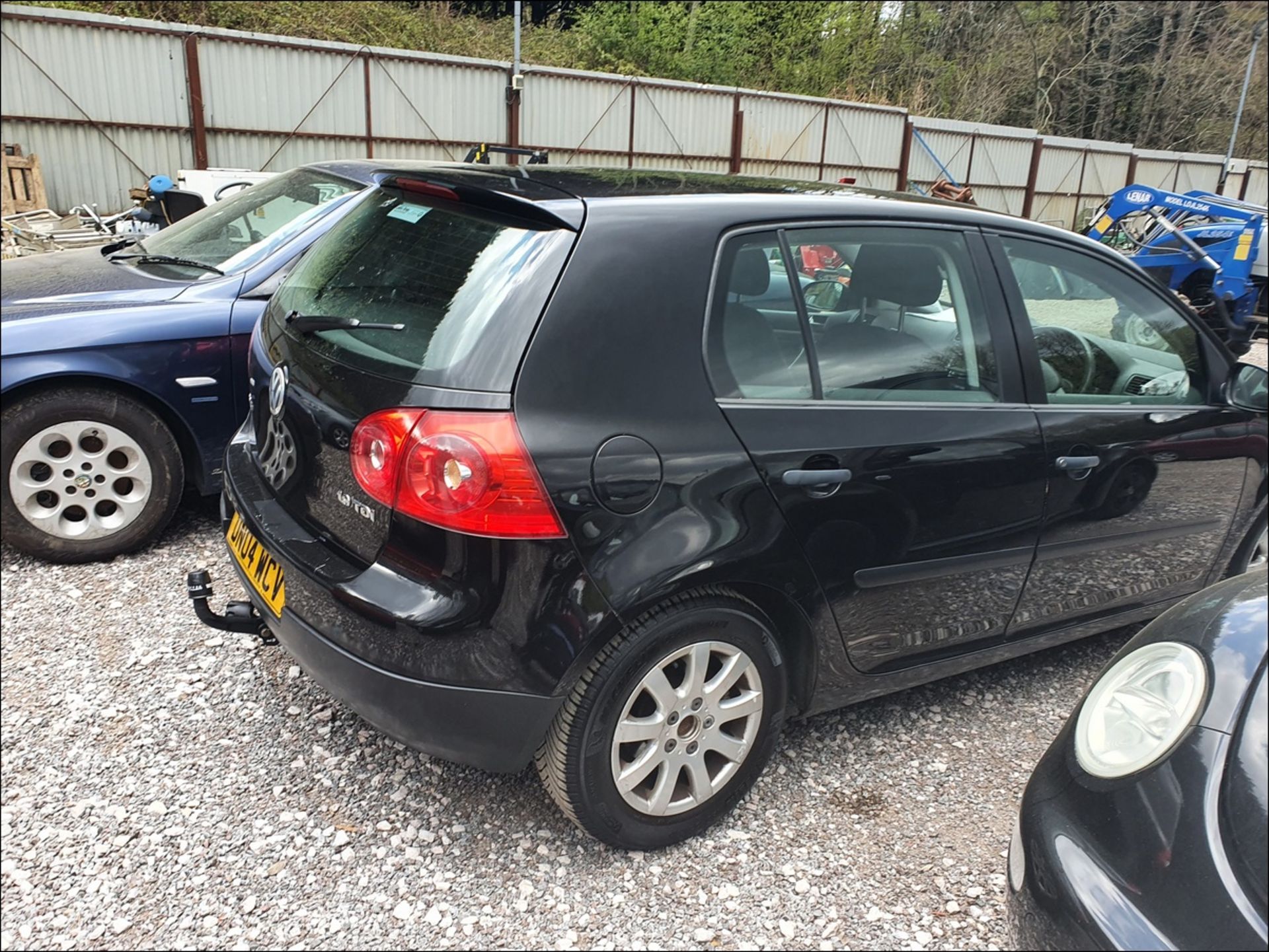 04/04 VOLKSWAGEN GOLF TDI SE - 1896cc 5dr Hatchback (Black) - Image 5 of 12