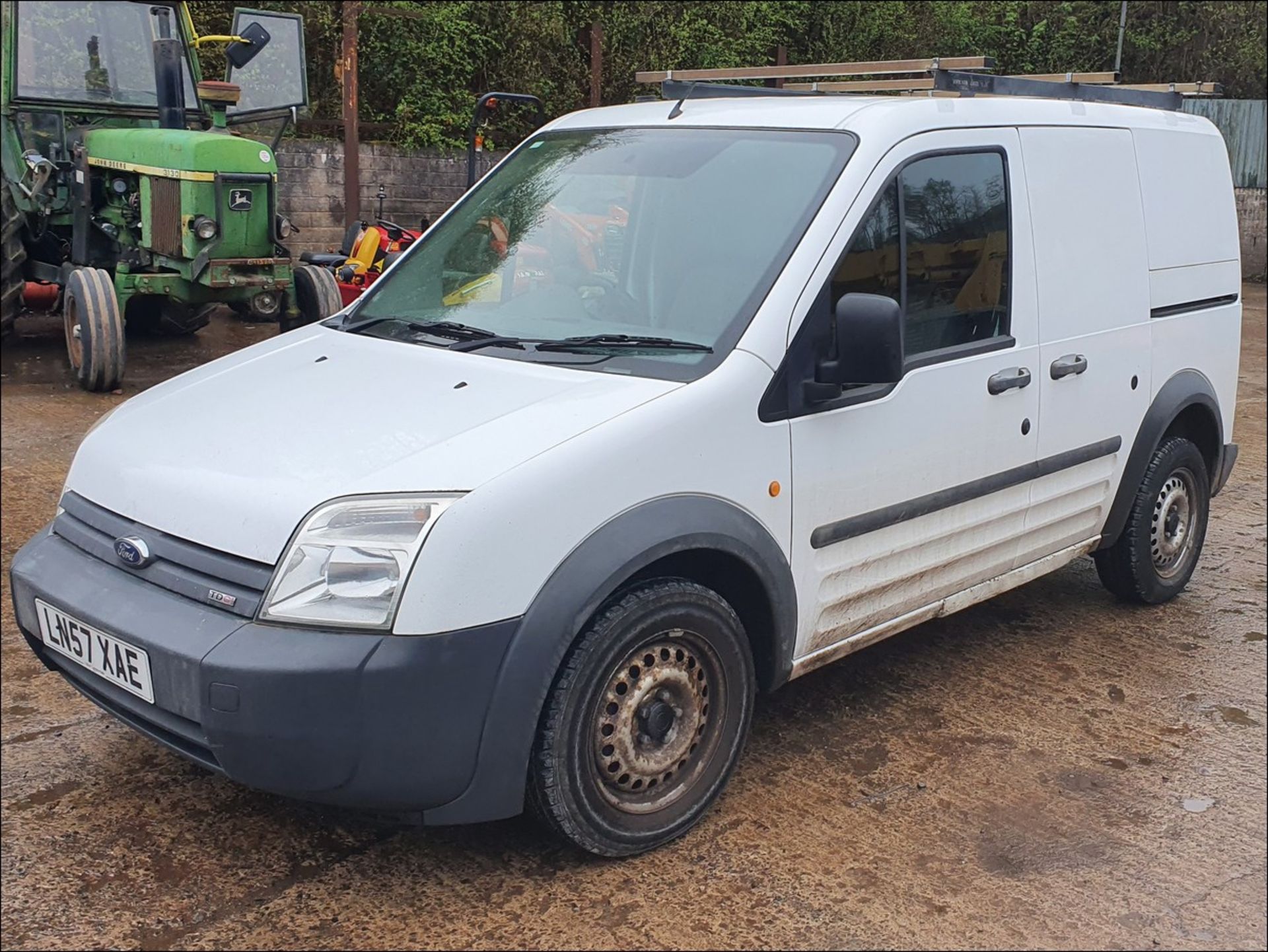 07/57 FORD TRANSIT CONNECT T200 L75 - 1753cc 5dr Van (White)