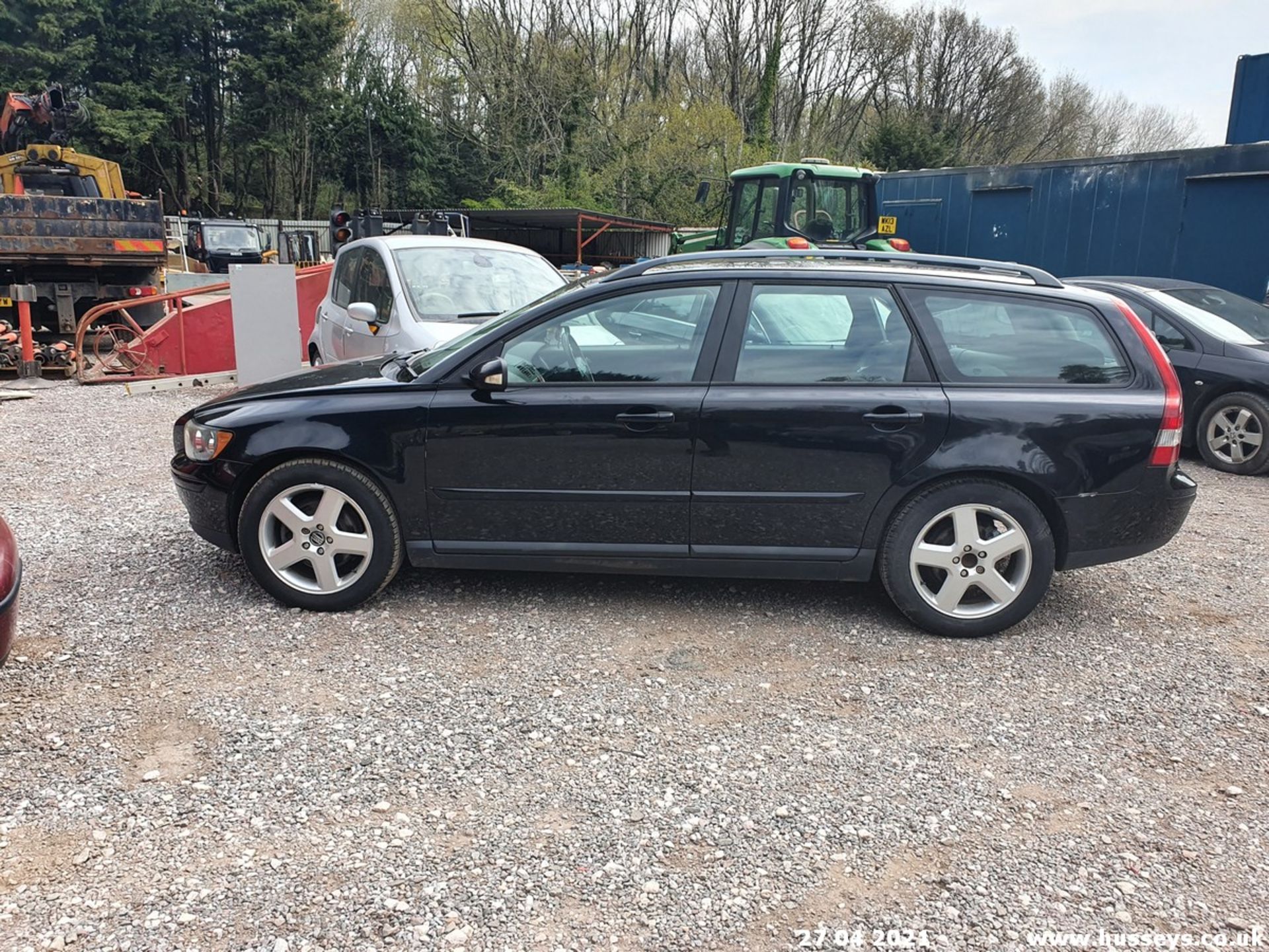 05/55 VOLVO V50 SE D (E4) - 1998cc 5dr Estate (Black, 104k) - Image 7 of 13