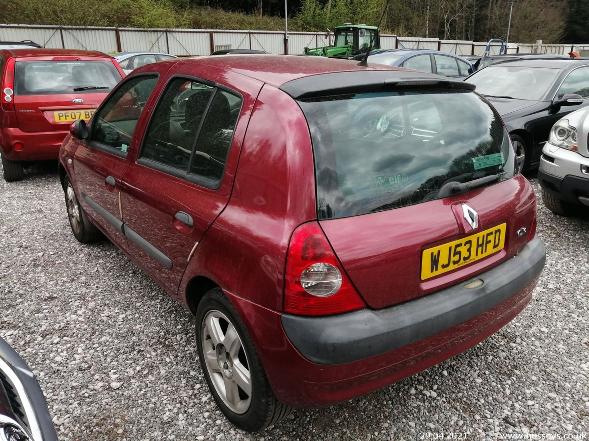 03/53 RENAULT CLIO DYNAMIQUE 16V - 1149cc 5dr Hatchback (Red, 41k) - Image 5 of 12