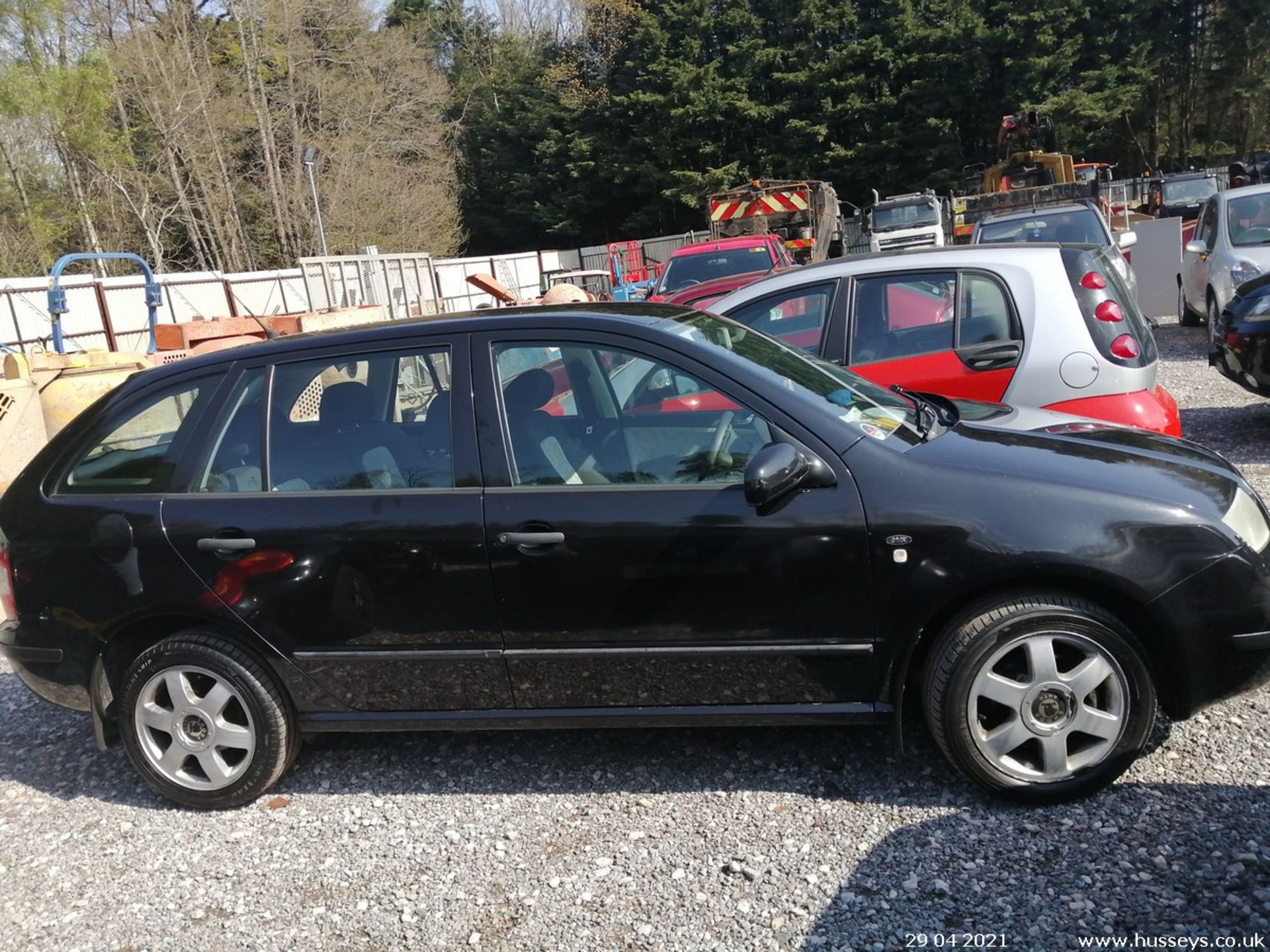 03/52 SKODA FABIA COMFORT TDI - 1896cc 5dr Estate (Black, 138k) - Image 3 of 10