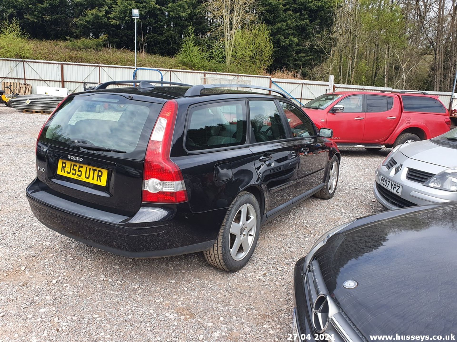 05/55 VOLVO V50 SE D (E4) - 1998cc 5dr Estate (Black, 104k) - Image 3 of 13