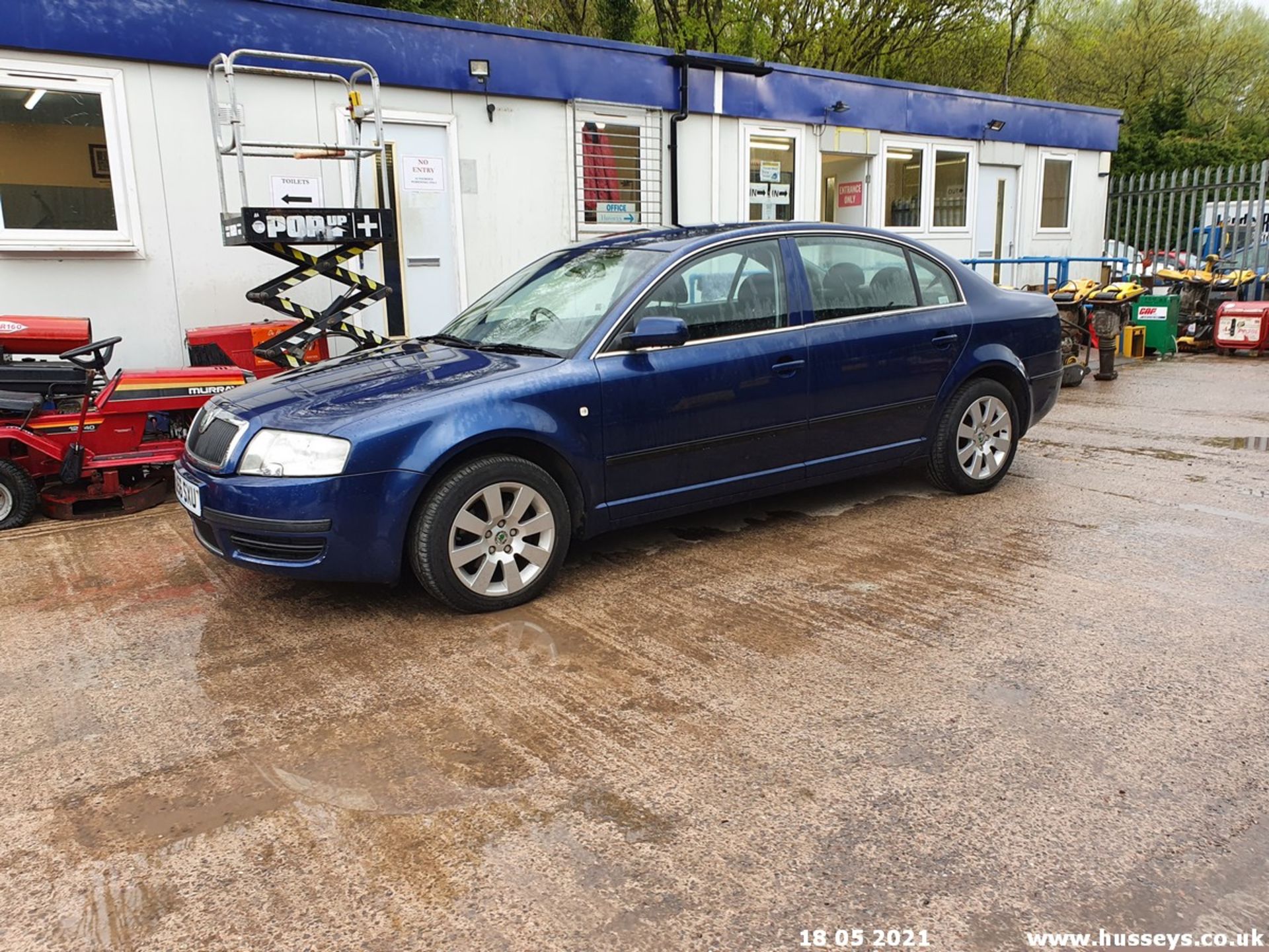 06/56 SKODA SUPERB COMFORT TDI - 1968cc 4dr Saloon (Blue, 88k) - Image 4 of 14