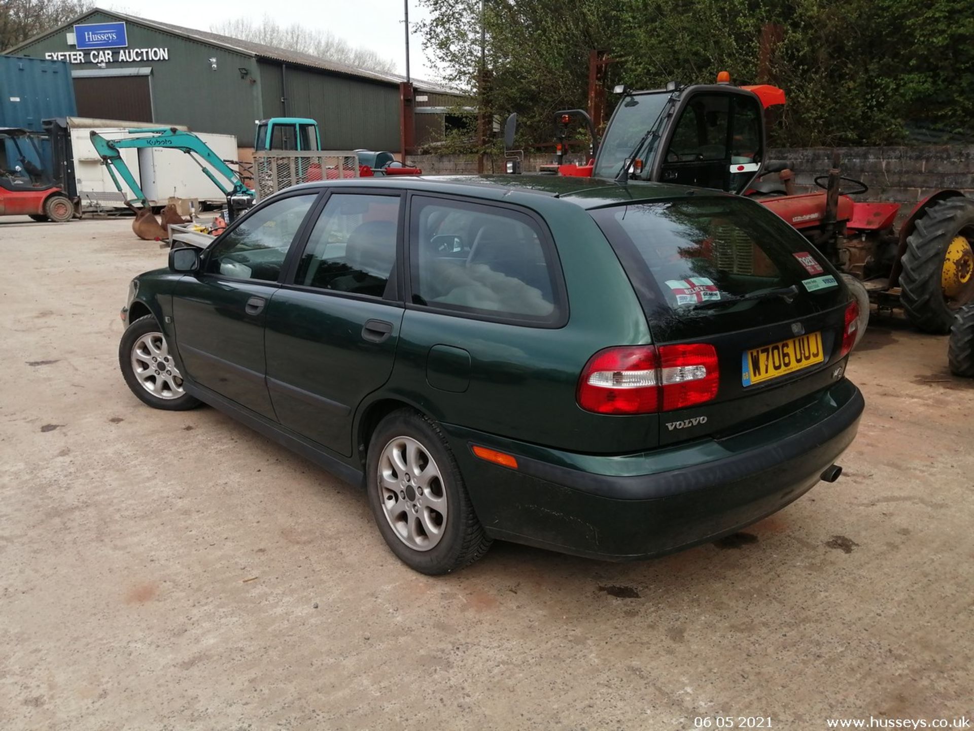 2000 VOLVO V40 XS - 1783cc 5dr Estate (Green) - Image 6 of 14