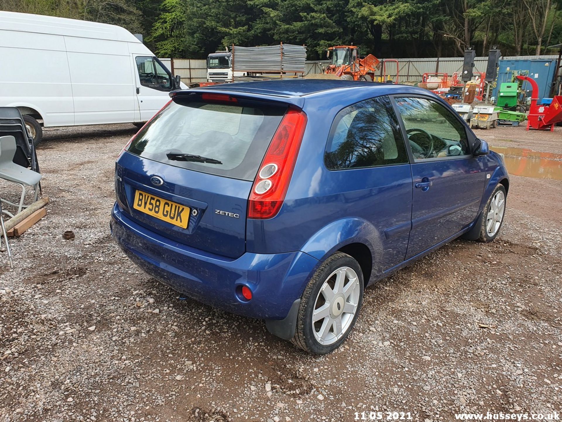 08/58 FORD FIESTA ZETEC BLUE 80 - 1388cc 3dr Hatchback (Blue, 118k) - Image 10 of 16