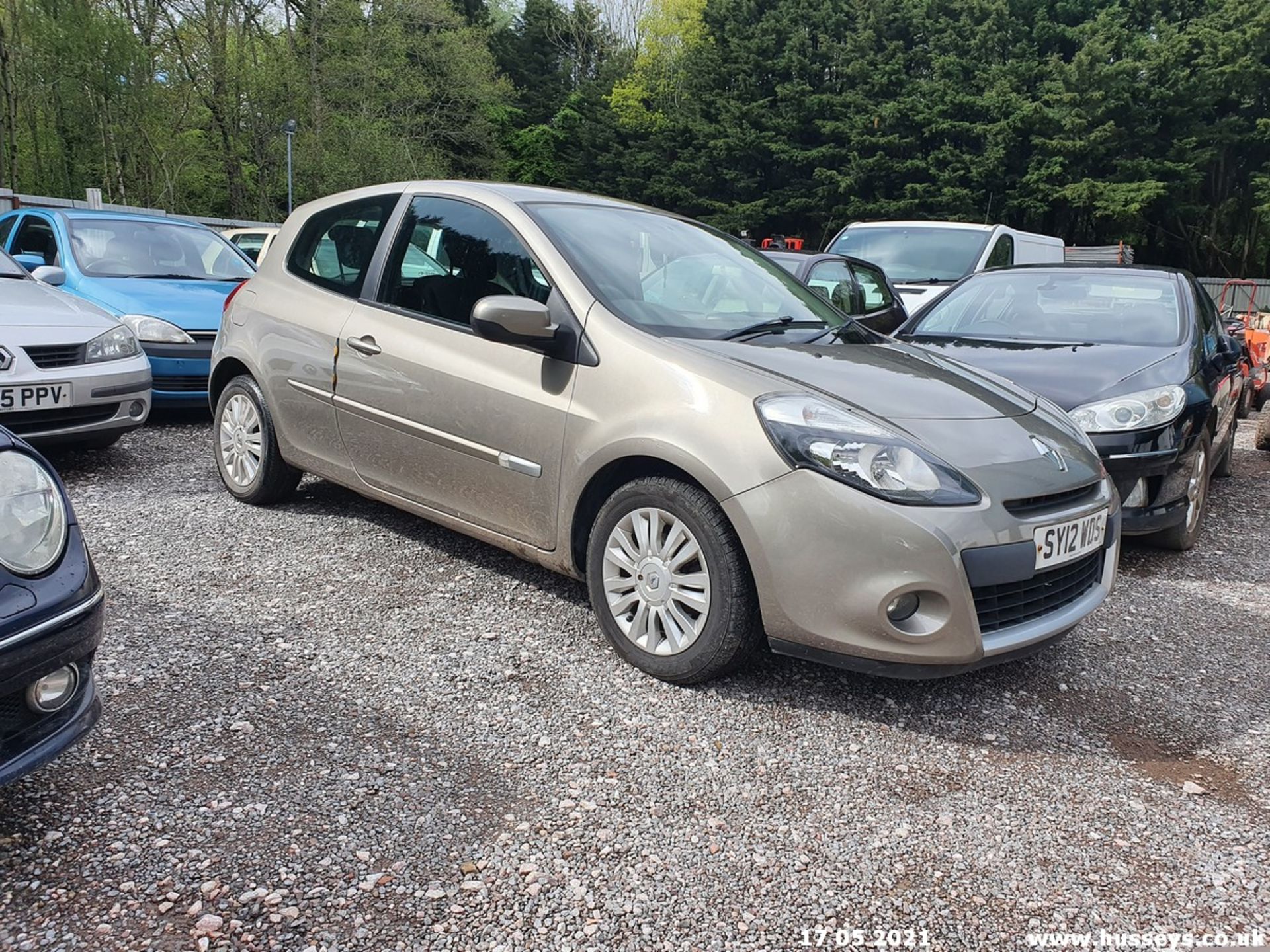 12/12 RENAULT CLIO EXPRESSION PLUS 16V - 1149cc 3dr Hatchback (Beige, 77k) - Image 2 of 10