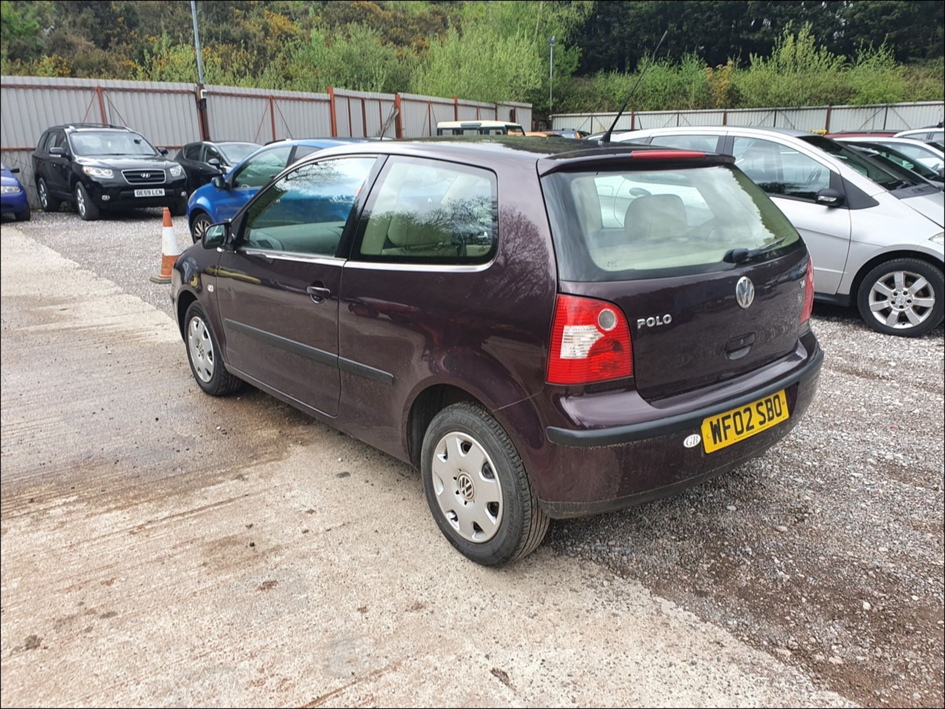 02/02 VOLKSWAGEN POLO SE - 1390cc 3dr Hatchback (Red, 143k) - Image 6 of 10