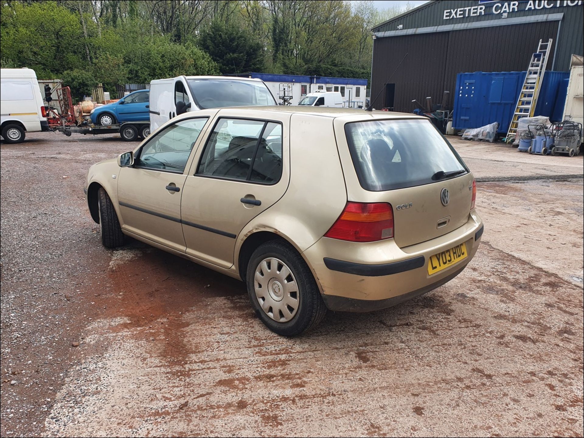 03/03 VOLKSWAGEN GOLF TDI SE - 1896cc 5dr Hatchback (Beige, 135k) - Image 6 of 9