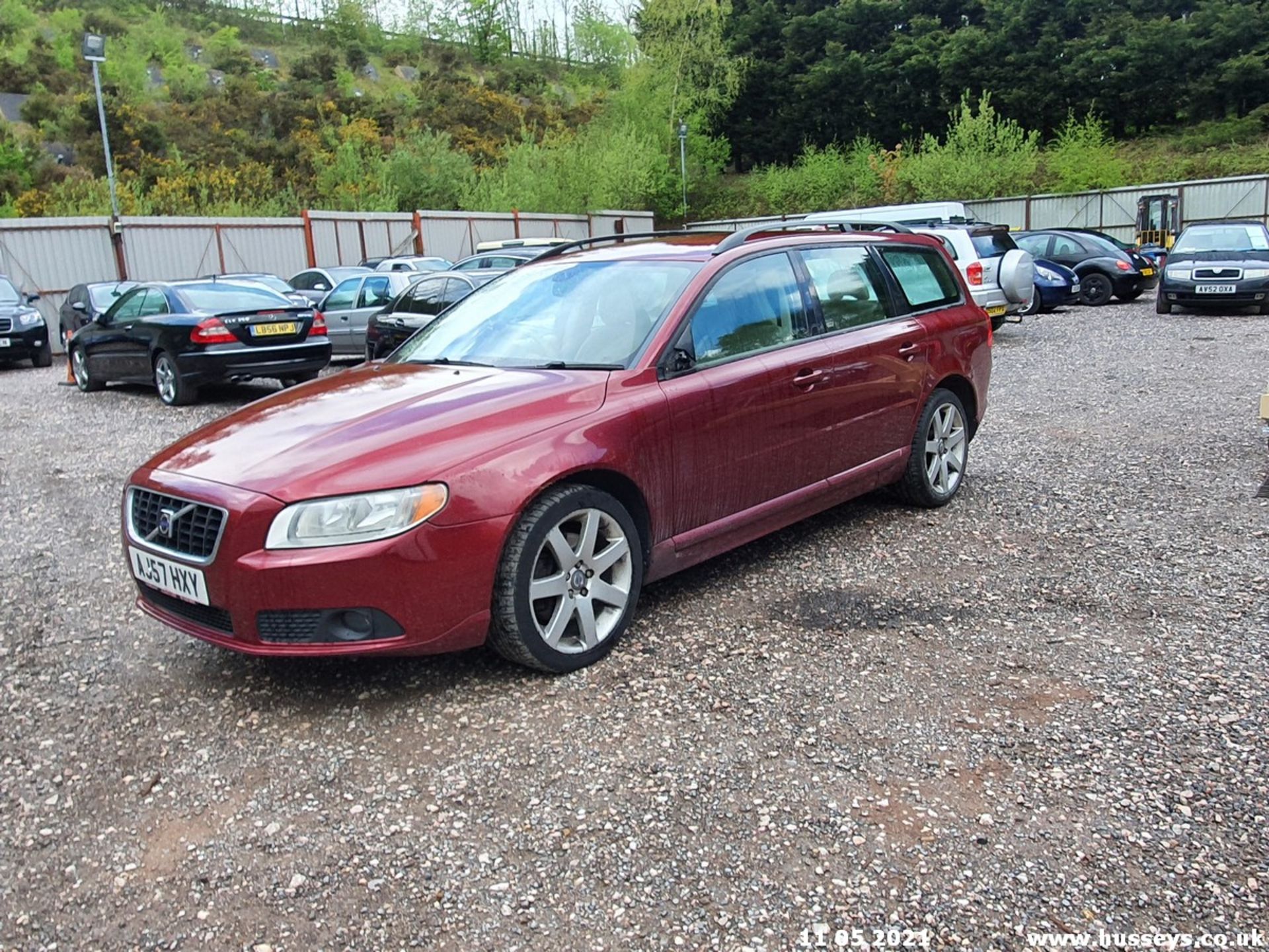 07/57 VOLVO V70 SE SPORT D - 2400cc 5dr Estate (Red, 186k) - Image 6 of 13