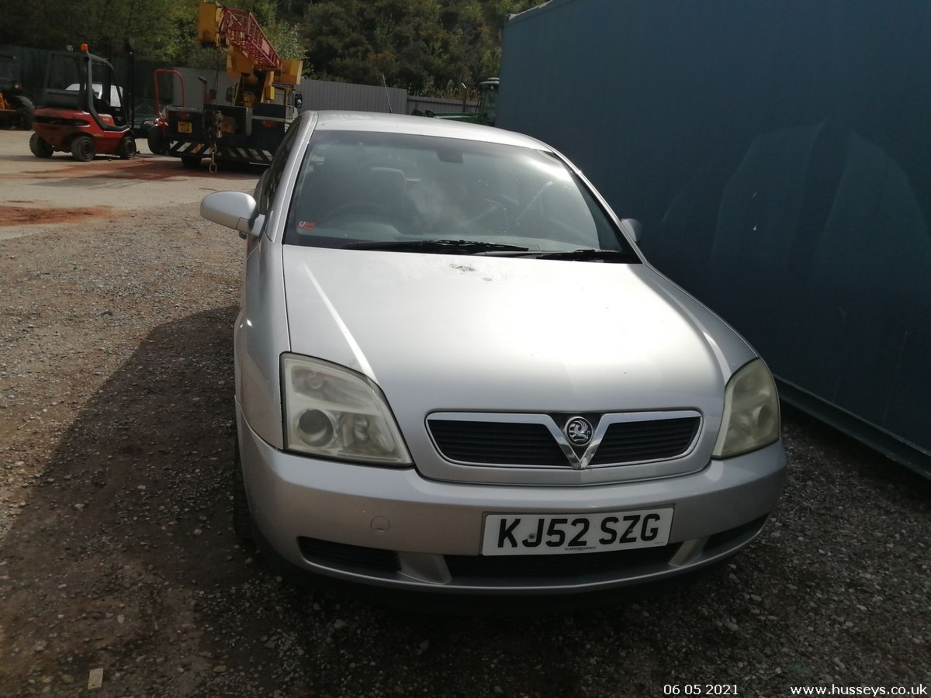 02/52 VAUXHALL VECTRA LS 16V - 2198cc 5dr Hatchback (Silver) - Image 2 of 11