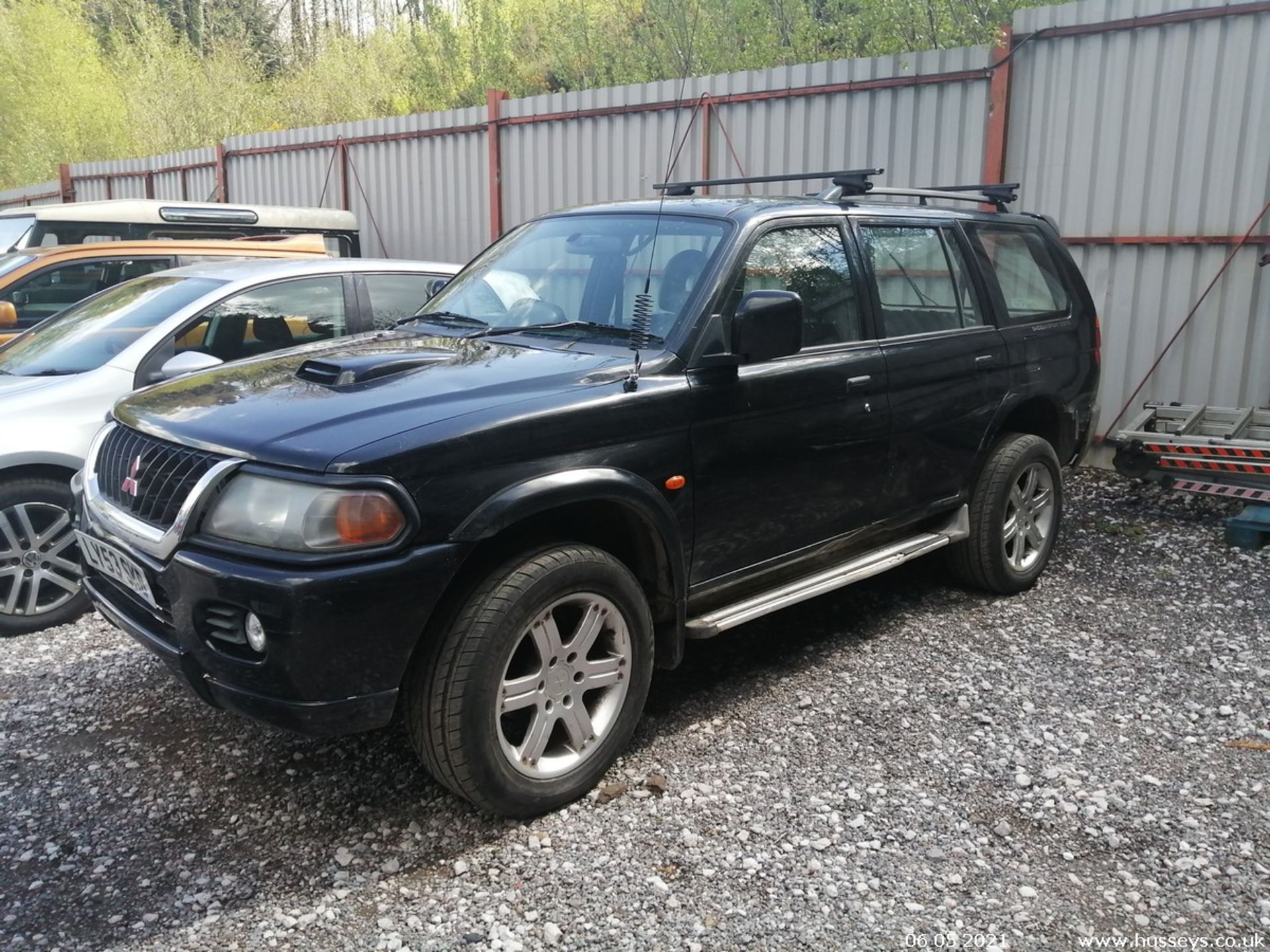 04/53 MITSUBISHI SHOGUN SPORT TD - 2477cc 5dr Estate (Black) - Image 5 of 14