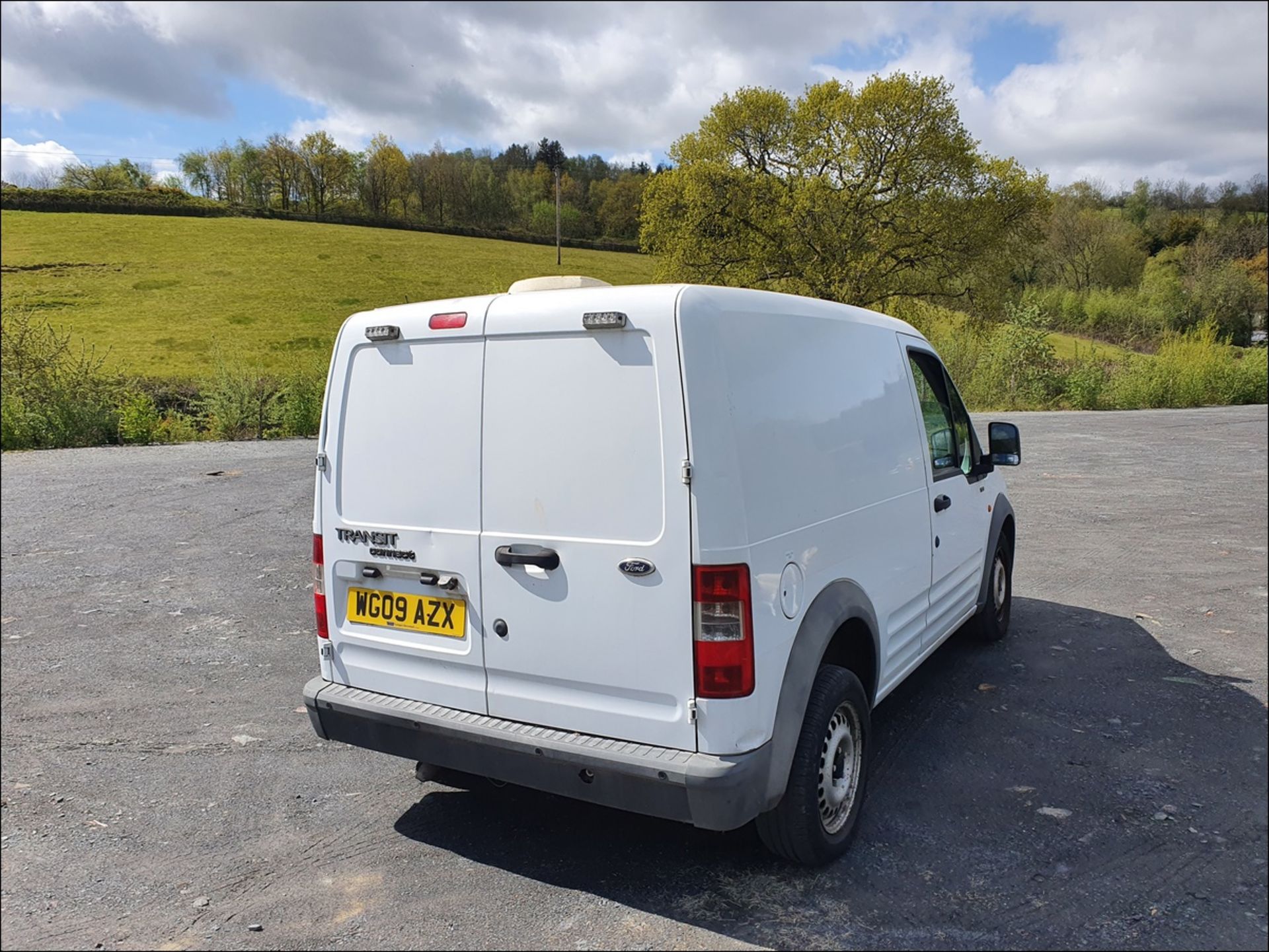 09/09 FORD TRANSIT CONN T200 75 - 1753cc 4dr Van (White, 96k) - Image 8 of 12