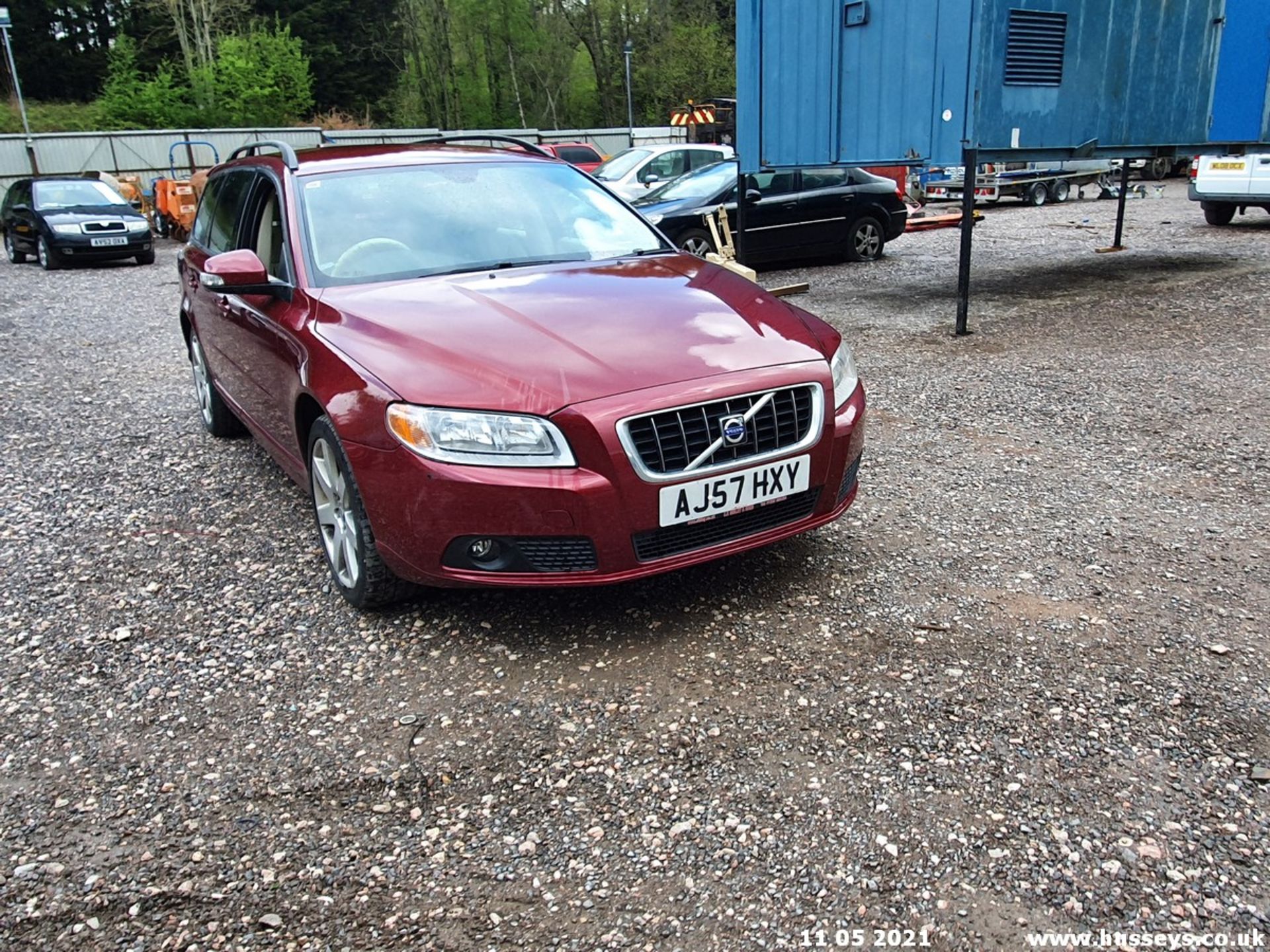 07/57 VOLVO V70 SE SPORT D - 2400cc 5dr Estate (Red, 186k) - Image 4 of 13