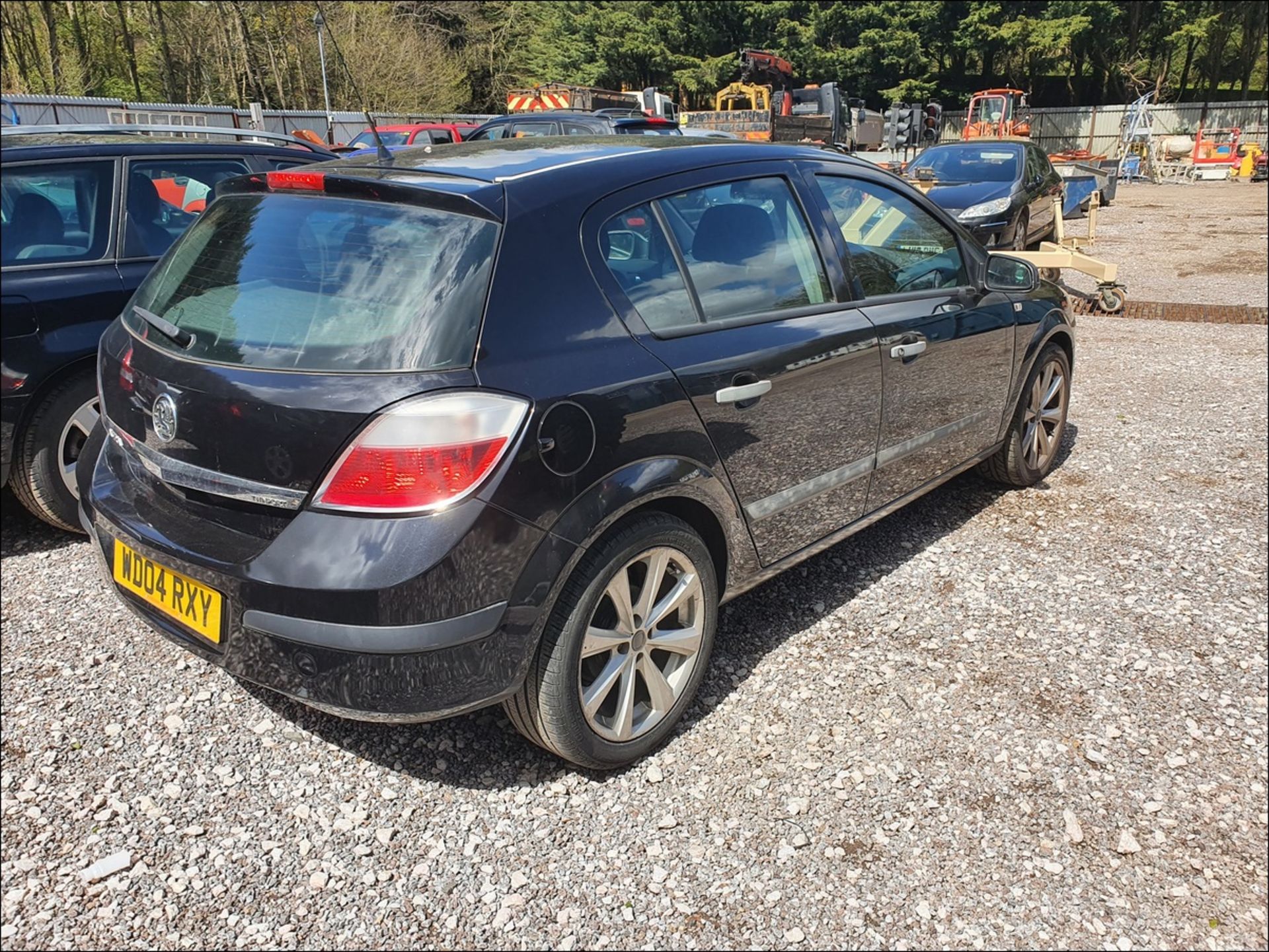 04/04 VAUXHALL ASTRA LIFE TWINPORT - 1364cc 5dr Hatchback (Black, 131k) - Image 6 of 11