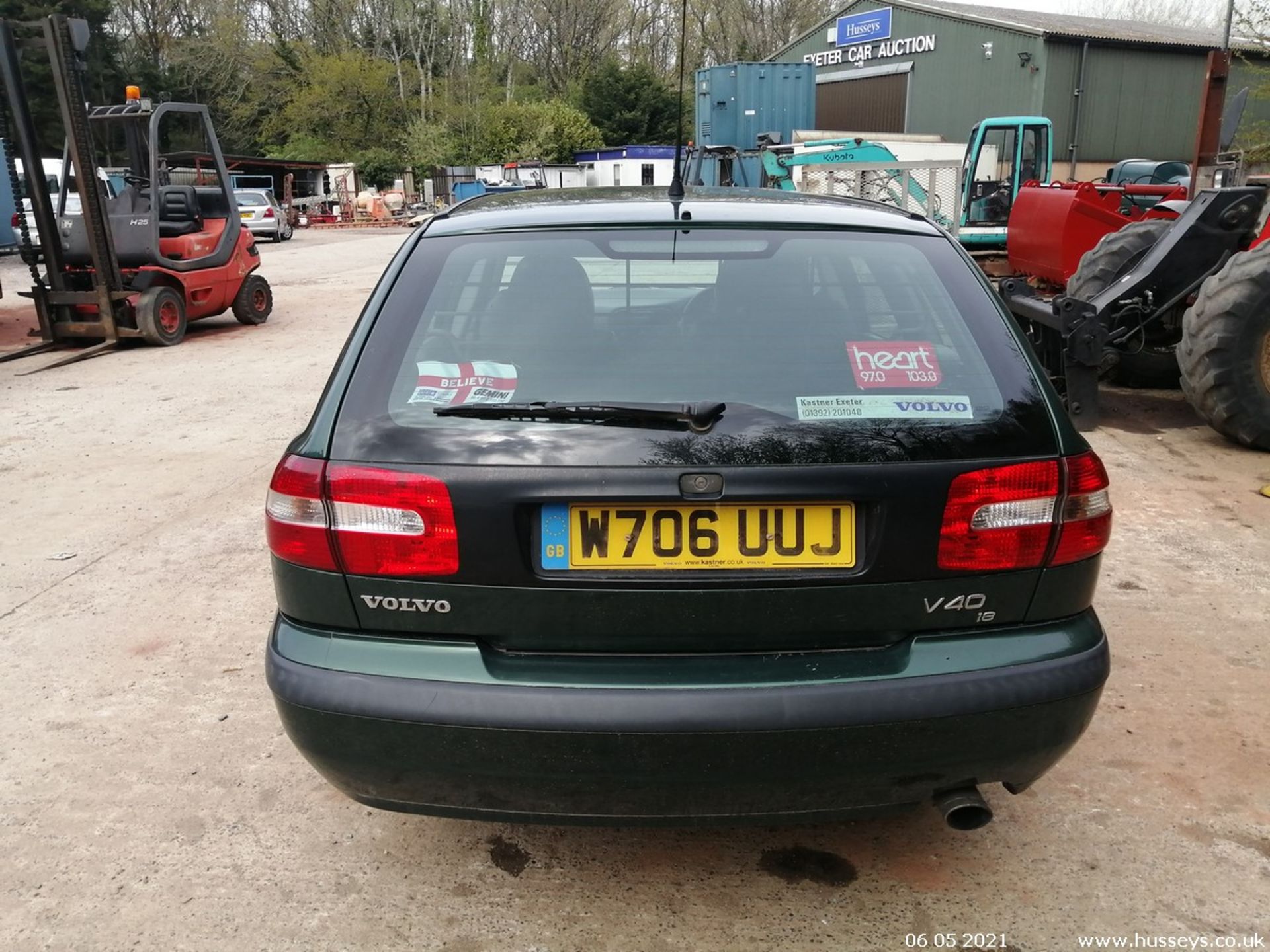 2000 VOLVO V40 XS - 1783cc 5dr Estate (Green) - Image 8 of 14