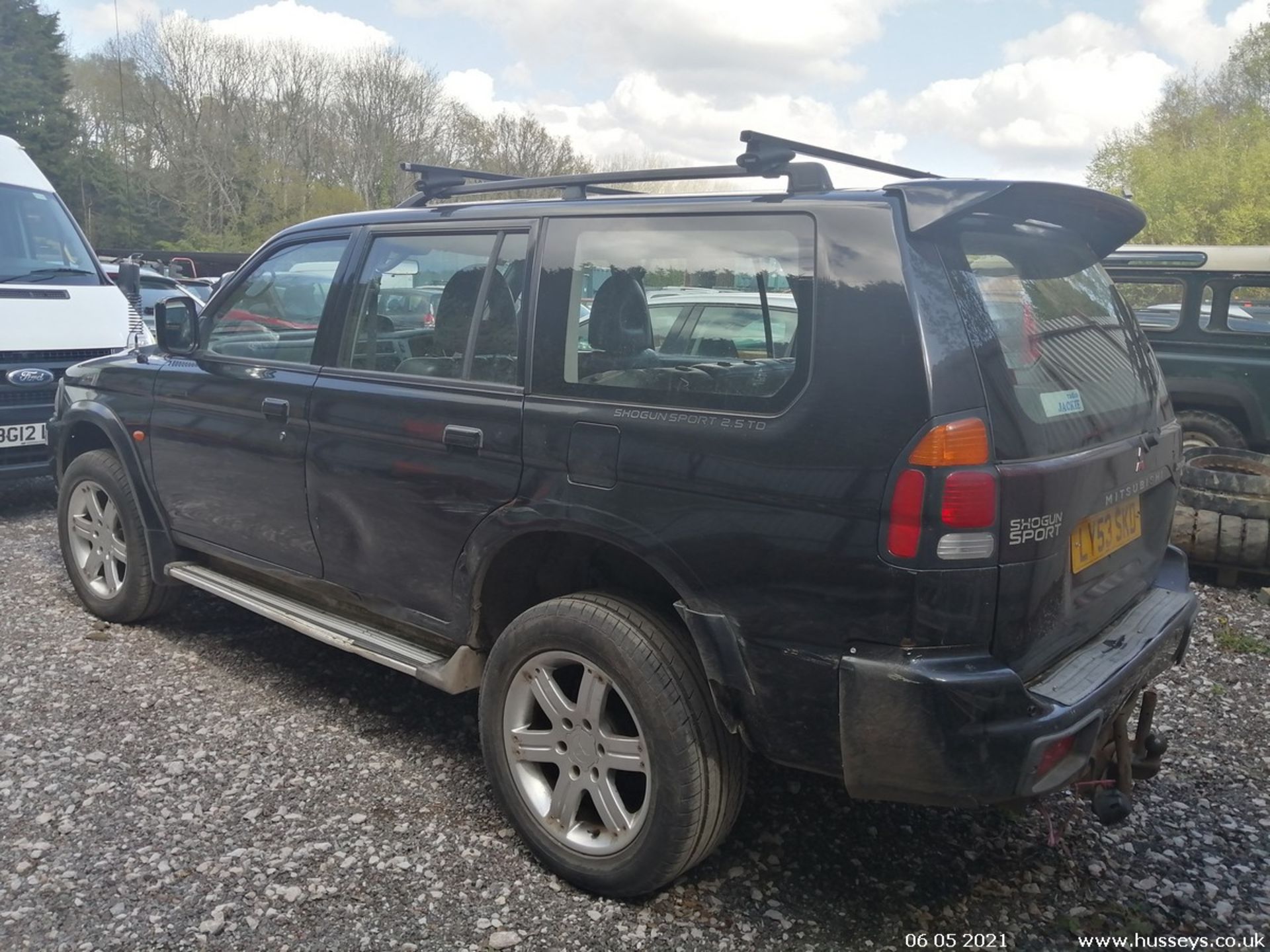 04/53 MITSUBISHI SHOGUN SPORT TD - 2477cc 5dr Estate (Black) - Image 8 of 14