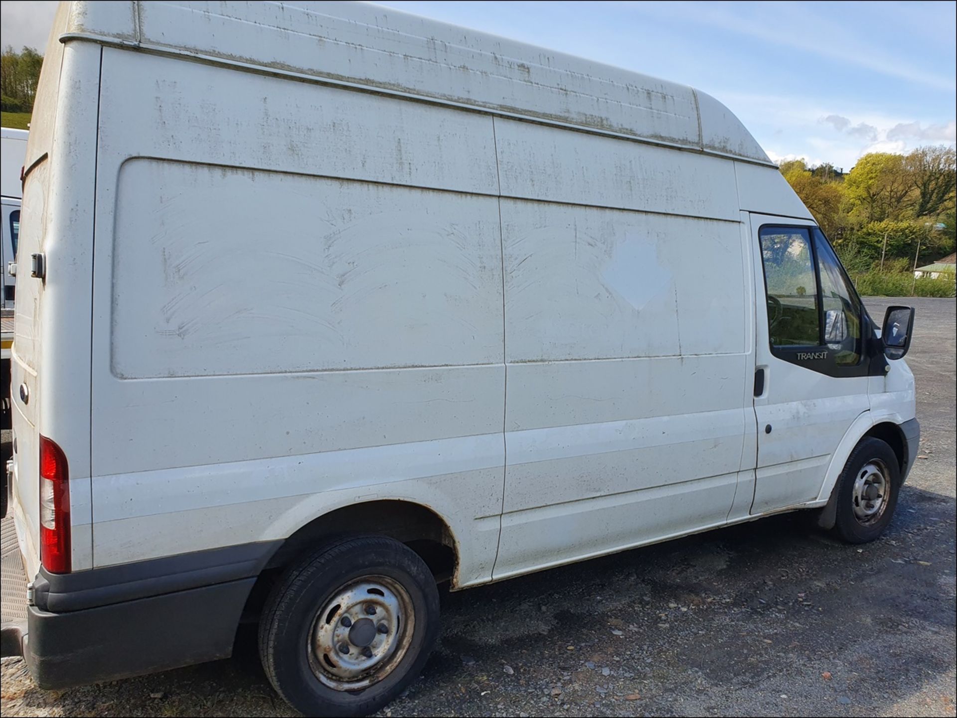 07/57 FORD TRANSIT 85 T300M FWD - 2198cc 4dr Van (White) - Image 8 of 12