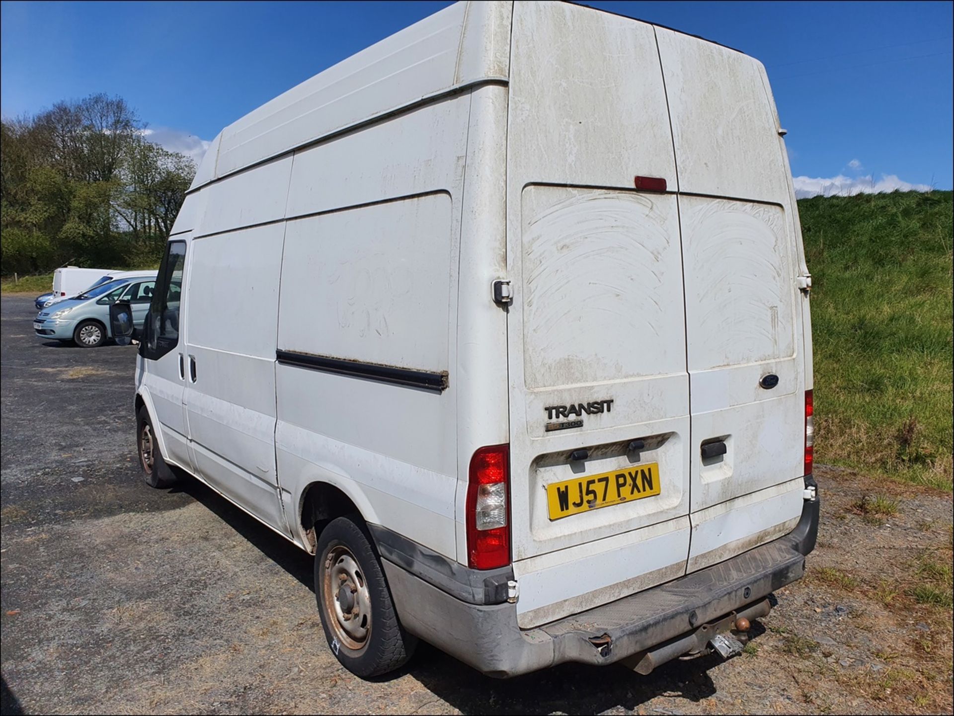 07/57 FORD TRANSIT 85 T300M FWD - 2198cc 4dr Van (White) - Image 6 of 12