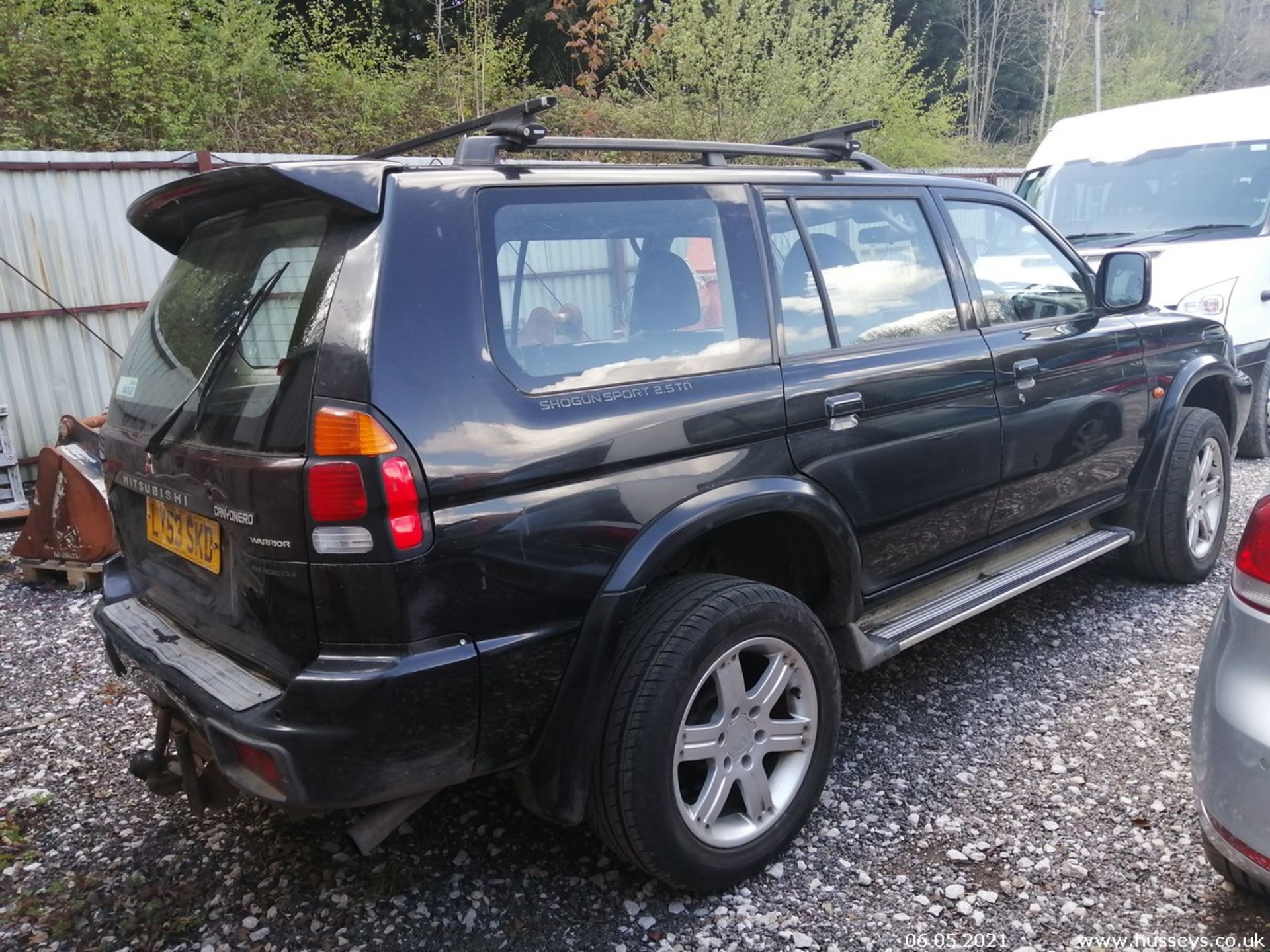 04/53 MITSUBISHI SHOGUN SPORT TD - 2477cc 5dr Estate (Black) - Image 10 of 14