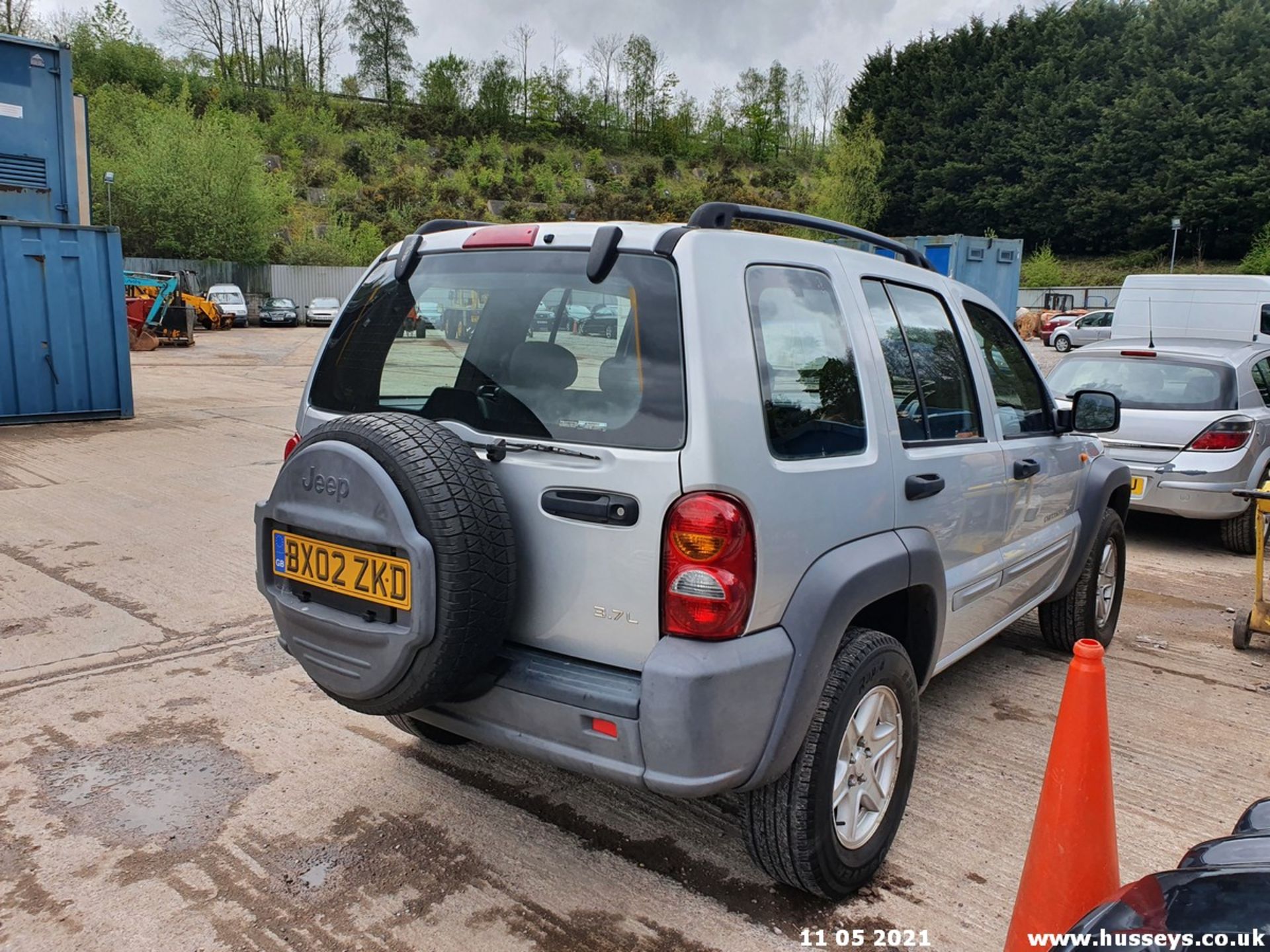 02/02 JEEP CHEROKEE 3.7 SPORT AUTO - 3700cc 5dr Estate (Silver, 78k) - Image 8 of 14