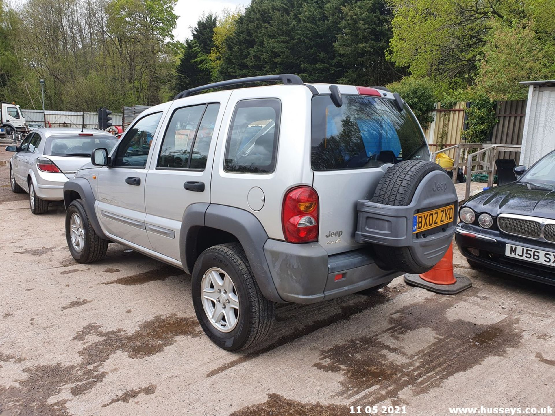 02/02 JEEP CHEROKEE 3.7 SPORT AUTO - 3700cc 5dr Estate (Silver, 78k) - Image 2 of 14