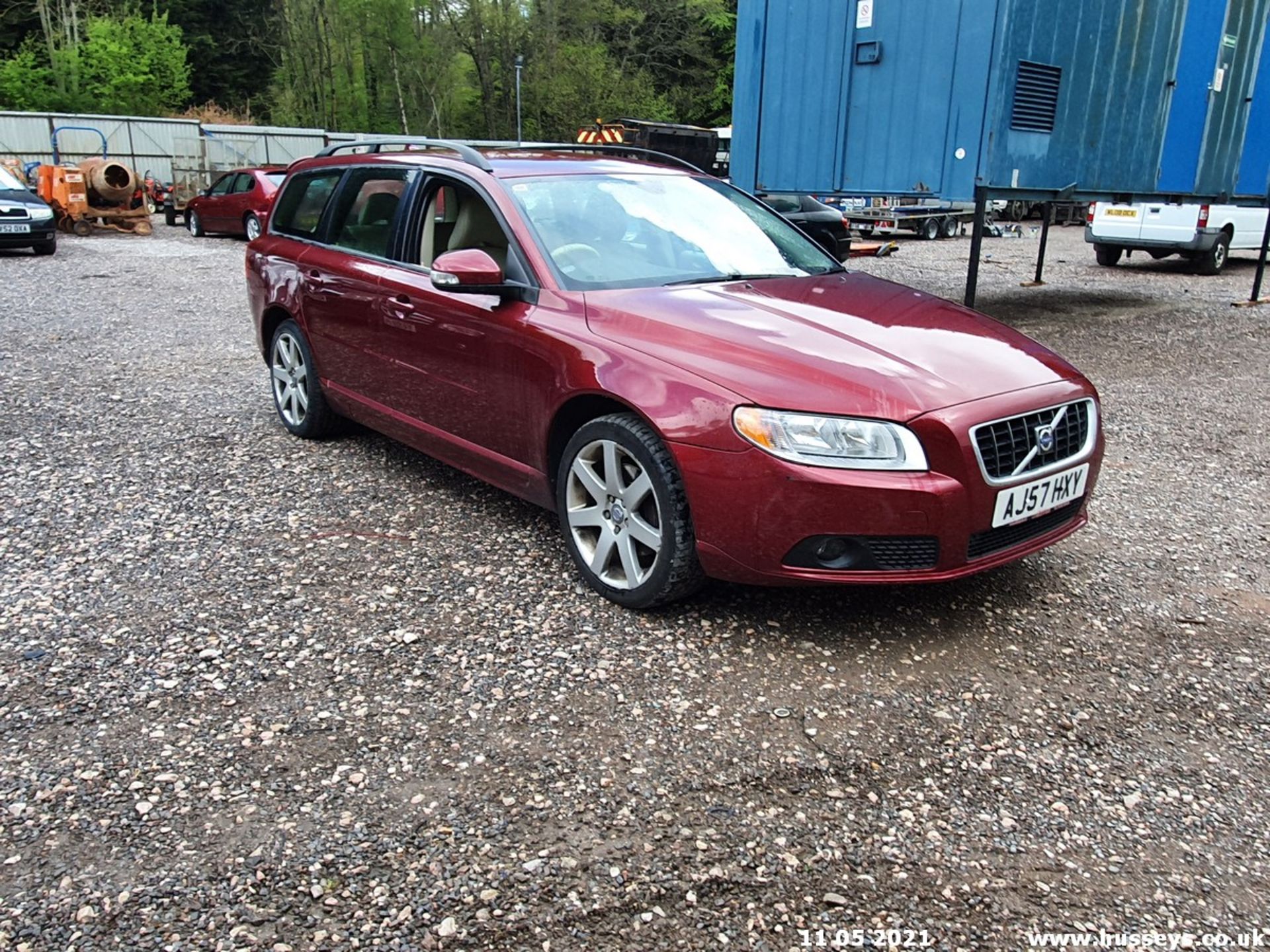 07/57 VOLVO V70 SE SPORT D - 2400cc 5dr Estate (Red, 186k) - Image 3 of 13