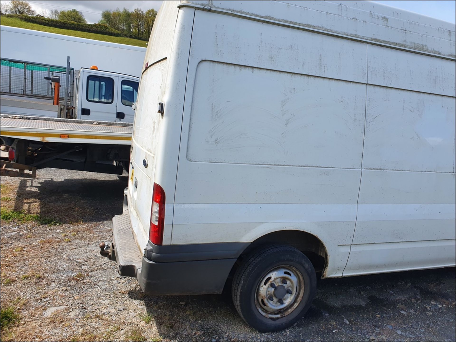 07/57 FORD TRANSIT 85 T300M FWD - 2198cc 4dr Van (White) - Image 7 of 12