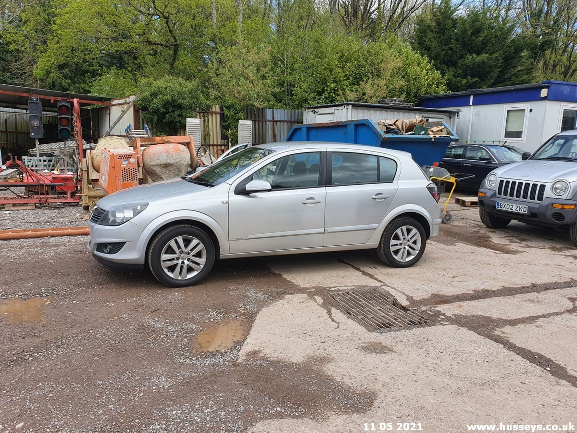 09/09 VAUXHALL ASTRA SXI TWINPORT - 1364cc 5dr Hatchback (Silver, 101k) - Image 5 of 13