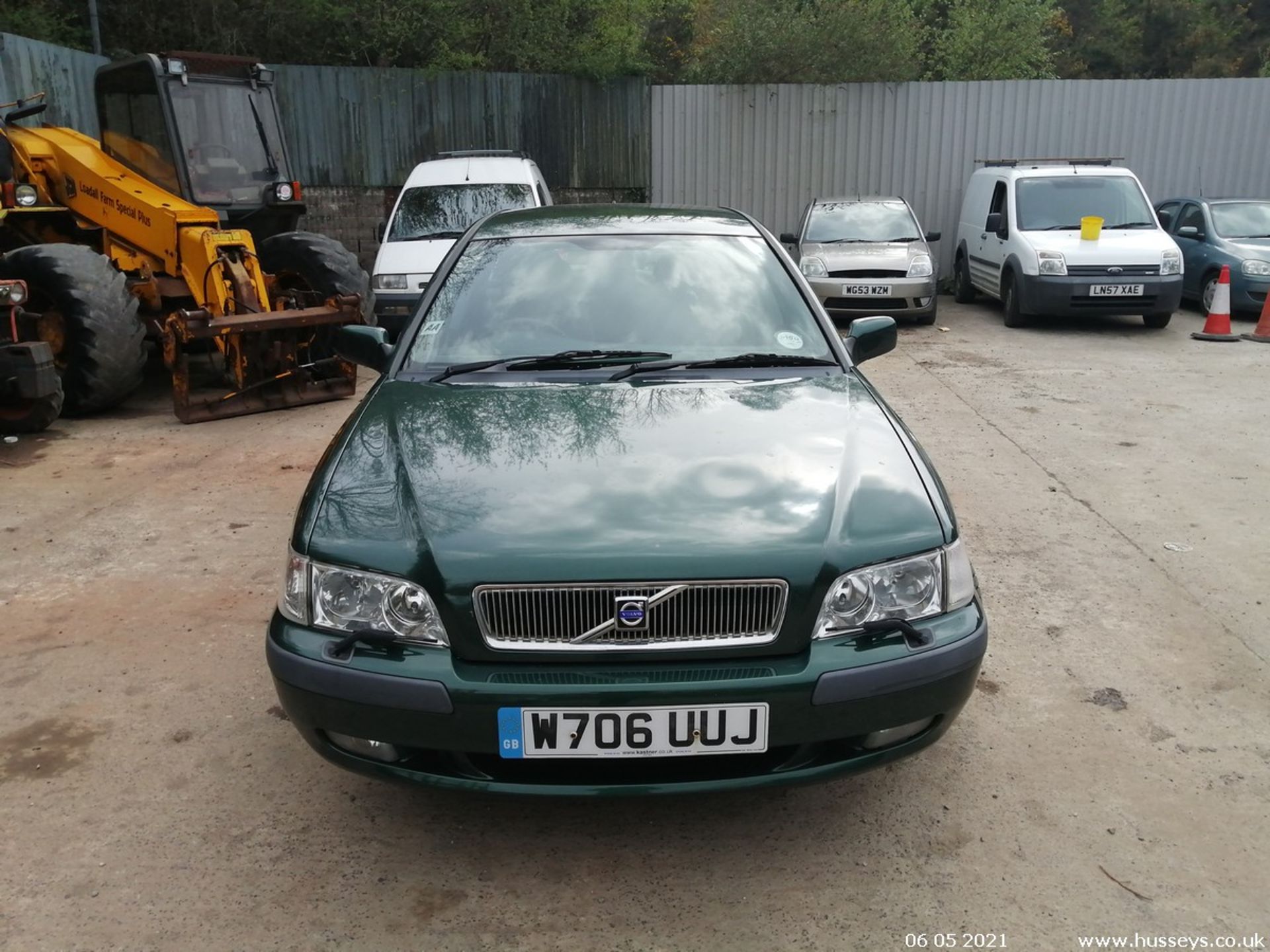 2000 VOLVO V40 XS - 1783cc 5dr Estate (Green) - Image 2 of 14