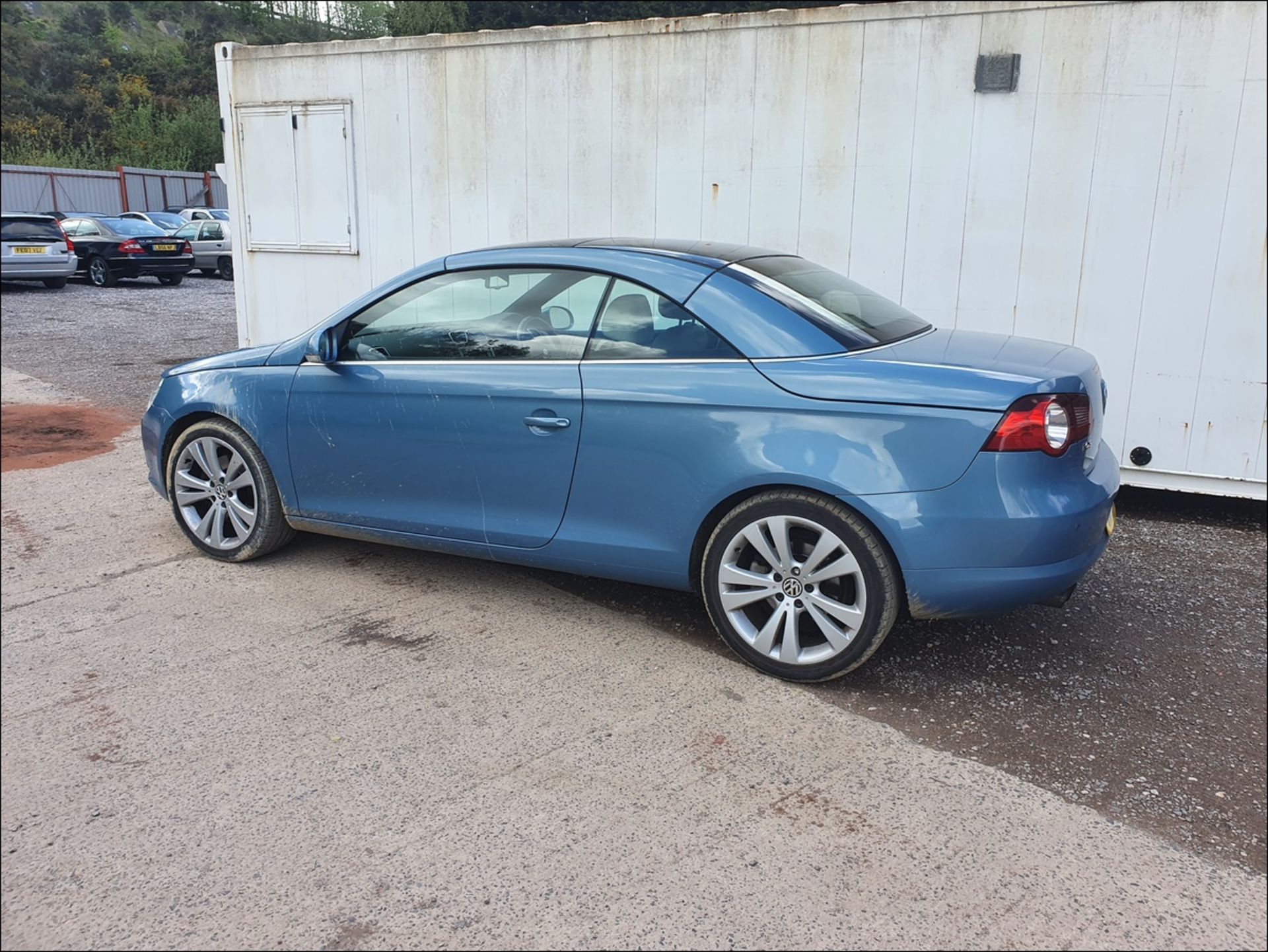 07/07 VOLKSWAGEN EOS SPORT T FSI A - 1984cc 2dr Convertible (Blue, 46k) - Image 5 of 11