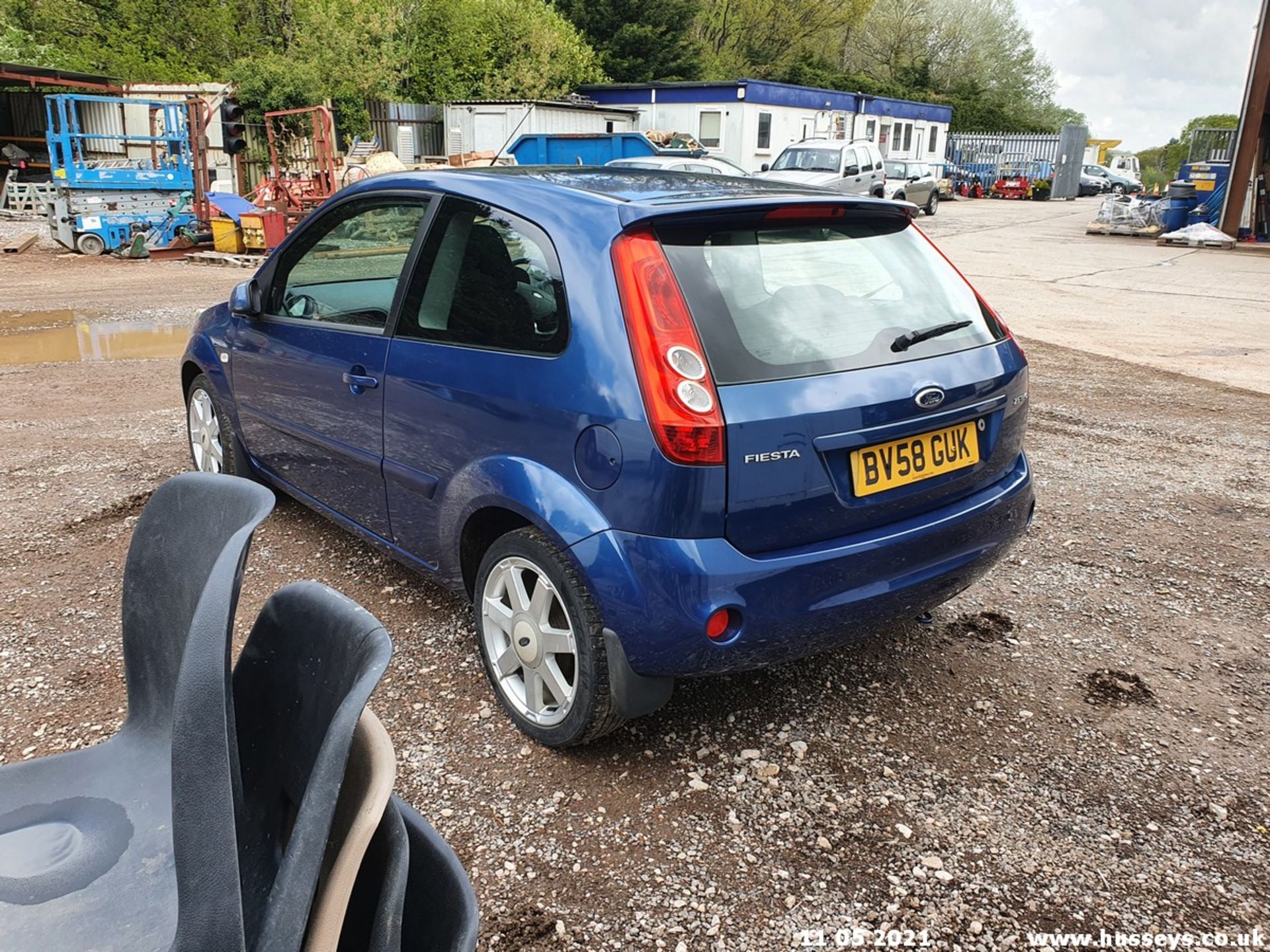 08/58 FORD FIESTA ZETEC BLUE 80 - 1388cc 3dr Hatchback (Blue, 118k) - Image 9 of 16