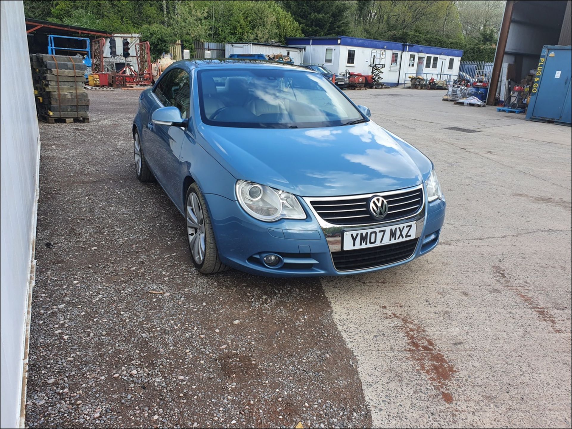 07/07 VOLKSWAGEN EOS SPORT T FSI A - 1984cc 2dr Convertible (Blue, 46k) - Image 8 of 11