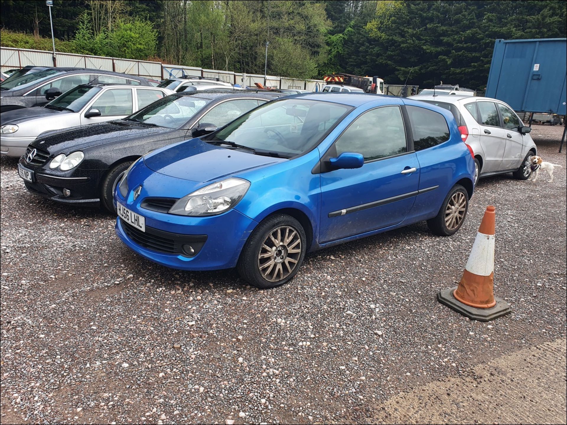 06/56 RENAULT CLIO DYNAMIQUE S - 1390cc 3dr Hatchback (Blue, 119k) - Image 2 of 12