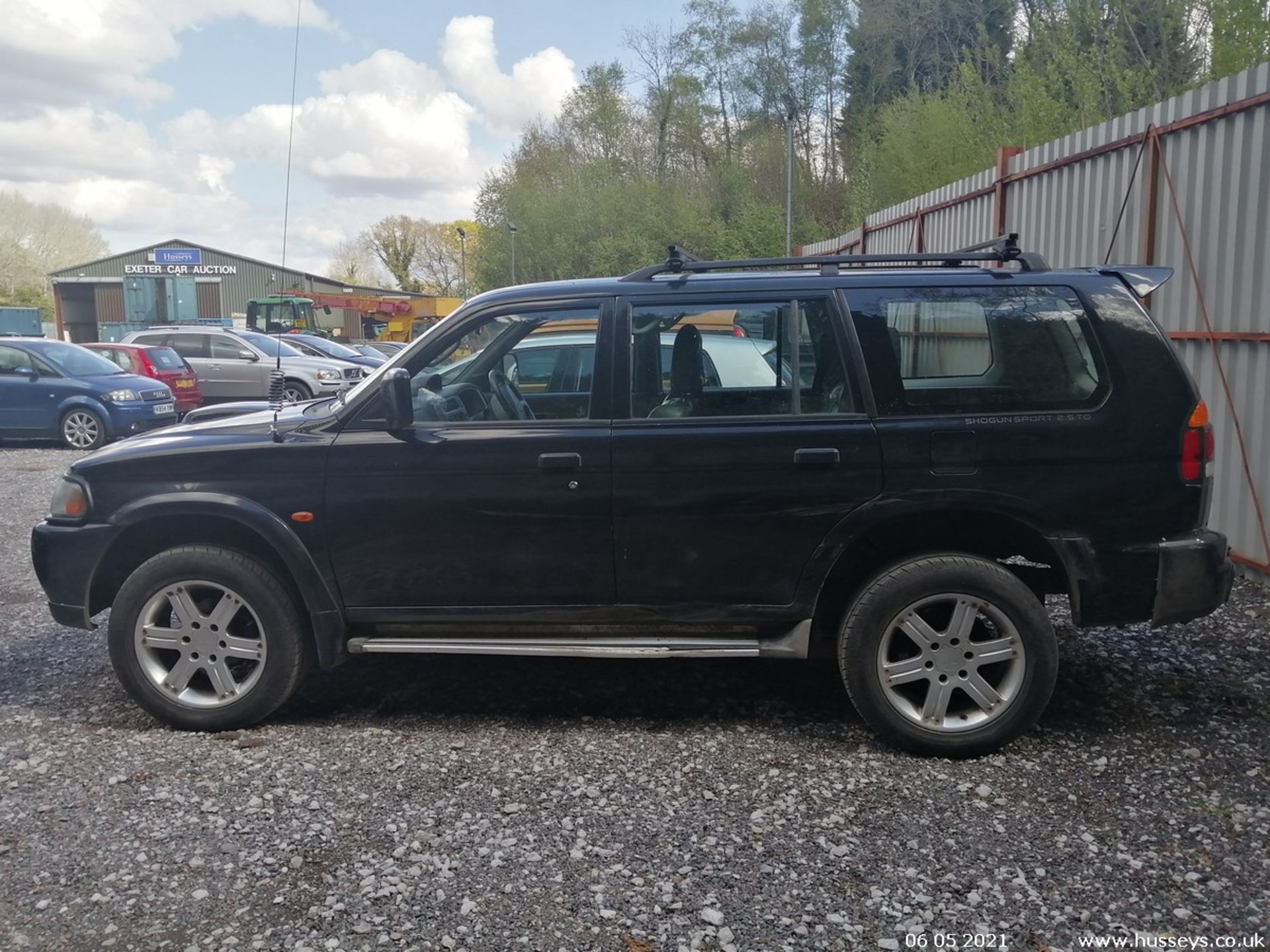 04/53 MITSUBISHI SHOGUN SPORT TD - 2477cc 5dr Estate (Black) - Image 6 of 14