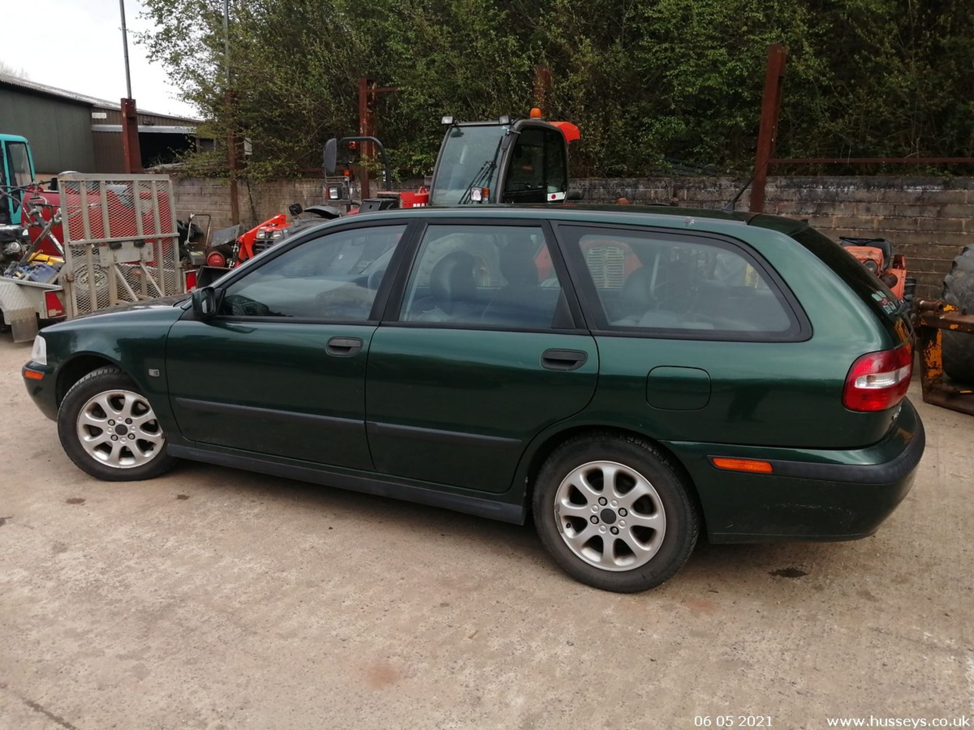 2000 VOLVO V40 XS - 1783cc 5dr Estate (Green) - Image 5 of 14