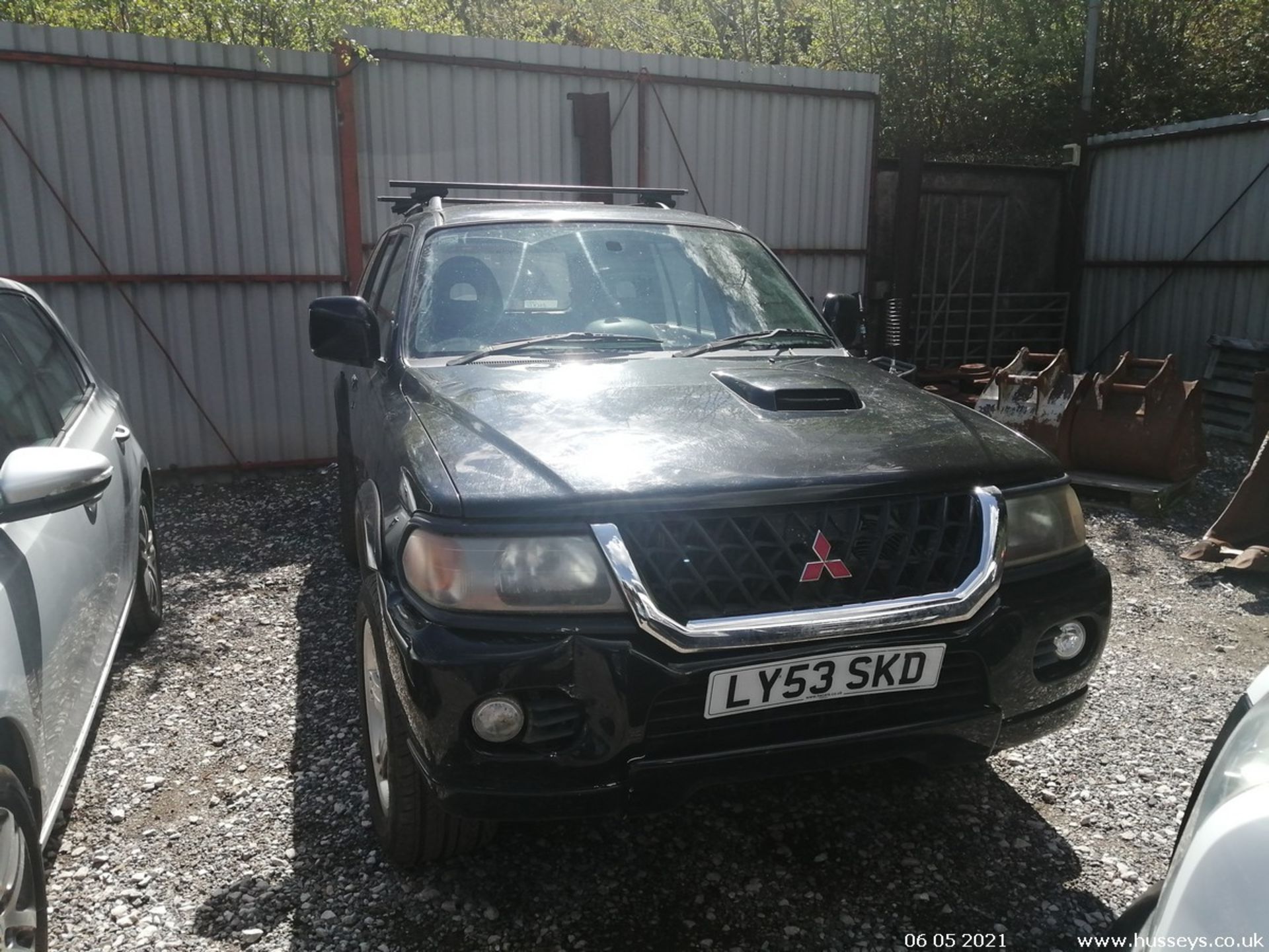 04/53 MITSUBISHI SHOGUN SPORT TD - 2477cc 5dr Estate (Black) - Image 3 of 14