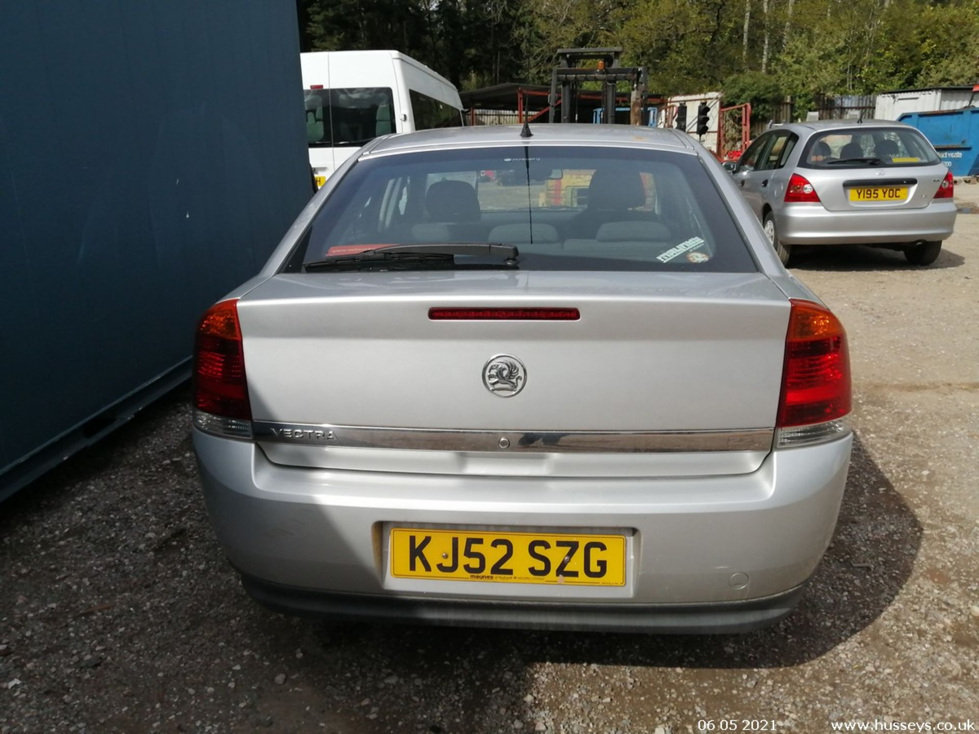 02/52 VAUXHALL VECTRA LS 16V - 2198cc 5dr Hatchback (Silver) - Image 5 of 11