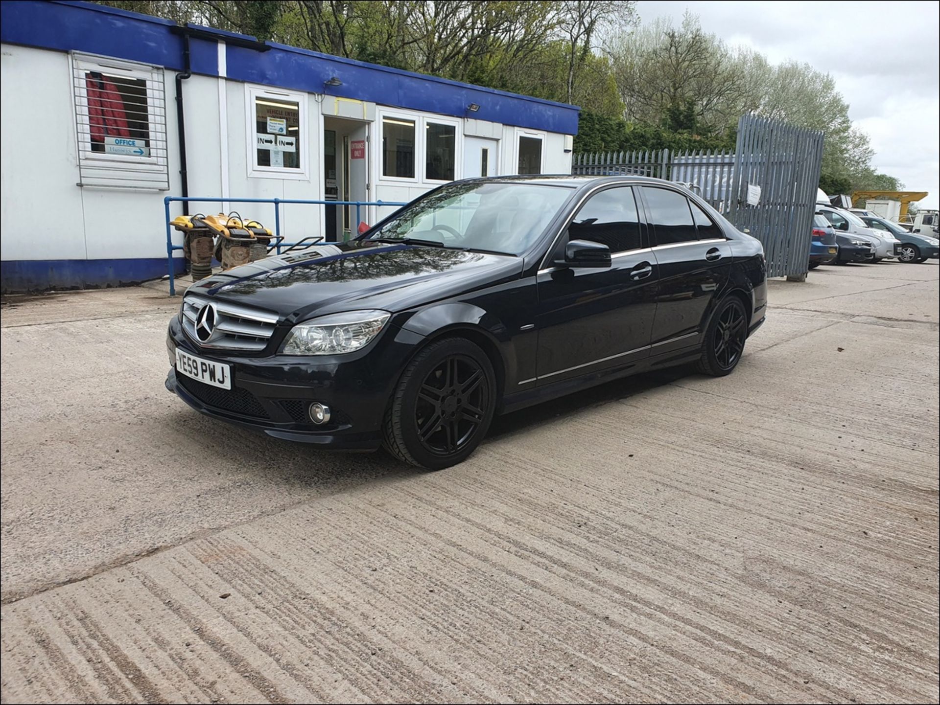 09/59 MERCEDES-BENZ C220 BLUEEFF-CY SPORT CDI - 2143cc 4dr Saloon (Black, 138k) - Image 2 of 11