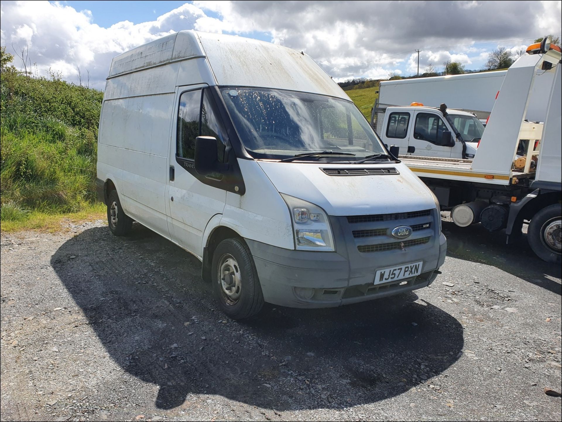 07/57 FORD TRANSIT 85 T300M FWD - 2198cc 4dr Van (White) - Image 3 of 12