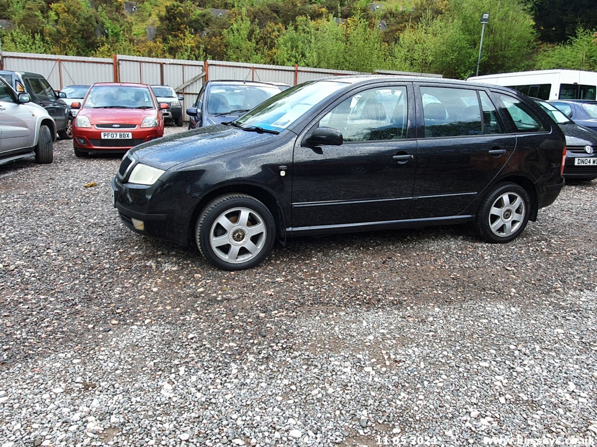 03/52 SKODA FABIA COMFORT TDI - 1896cc 5dr Estate (Black, 138k) - Image 3 of 17