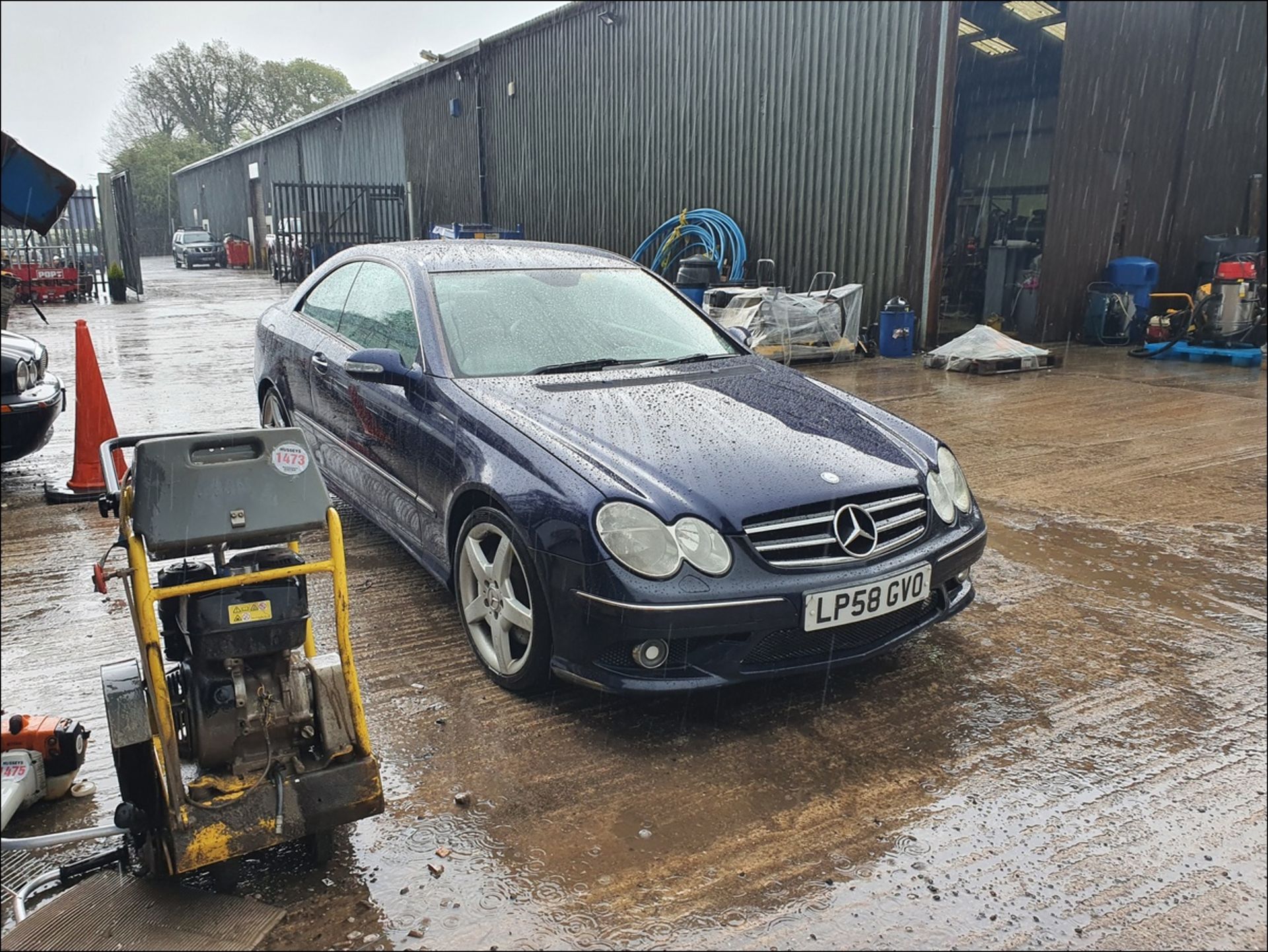 09/58 MERCEDES CLK320 CDI SPORT AUTO - 2987cc 2dr Coupe (Blue, 185k) - Image 5 of 9