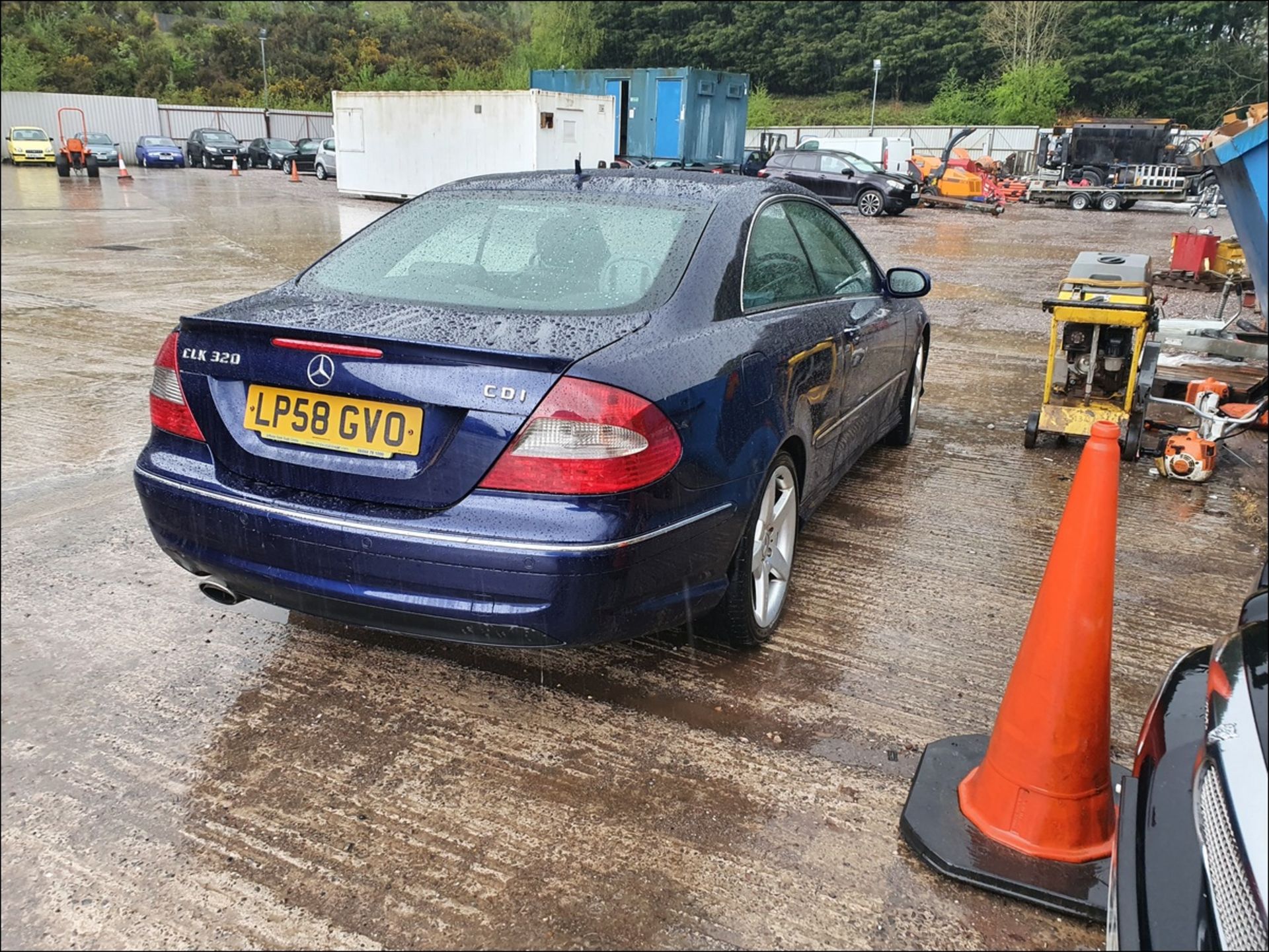 09/58 MERCEDES CLK320 CDI SPORT AUTO - 2987cc 2dr Coupe (Blue, 185k) - Image 4 of 9